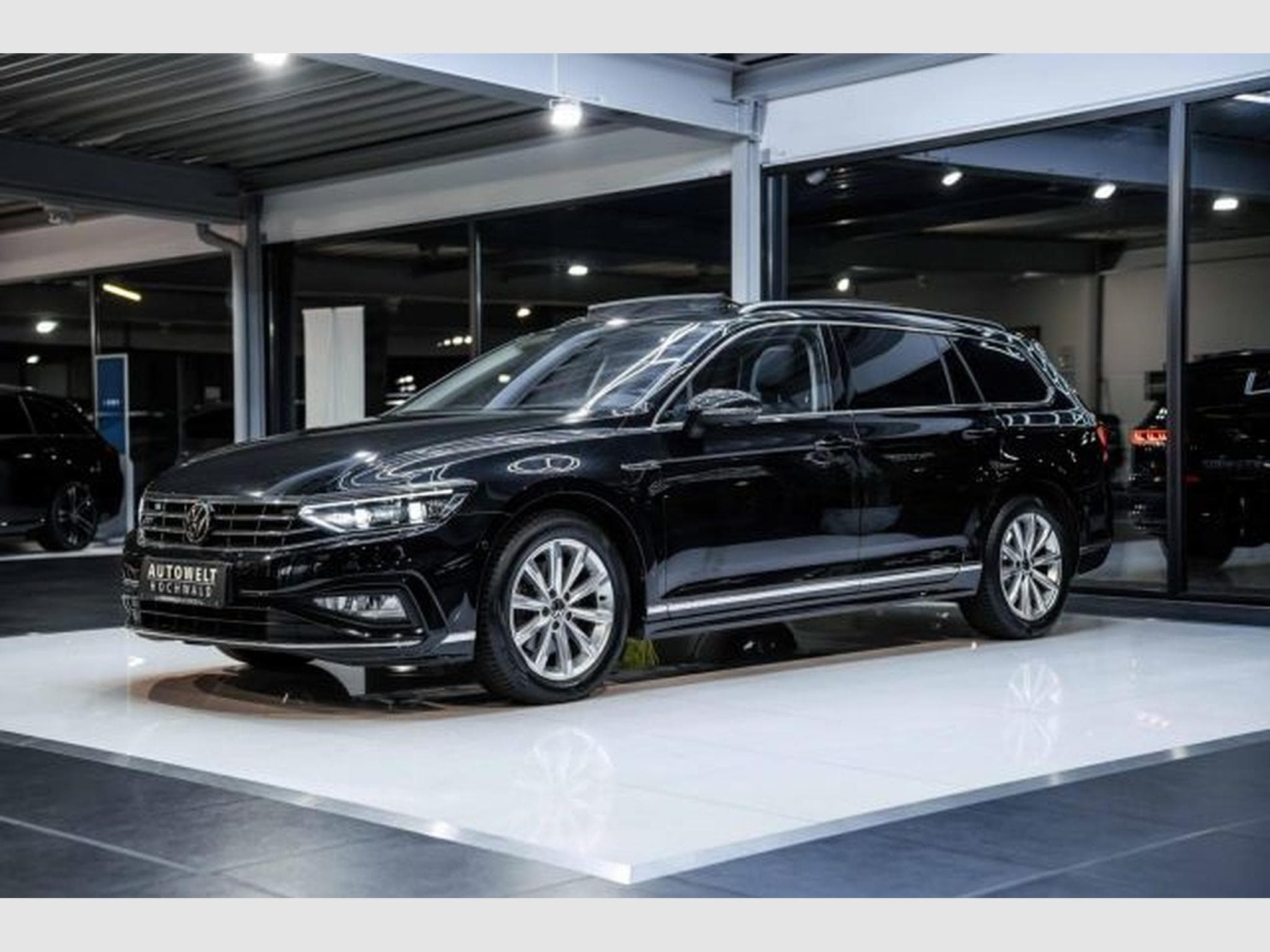 VW Passat Passat 2.0 TDI DSG R-Line H&amp;K NAVI AHK PANO VIR (2023) - Photo 4