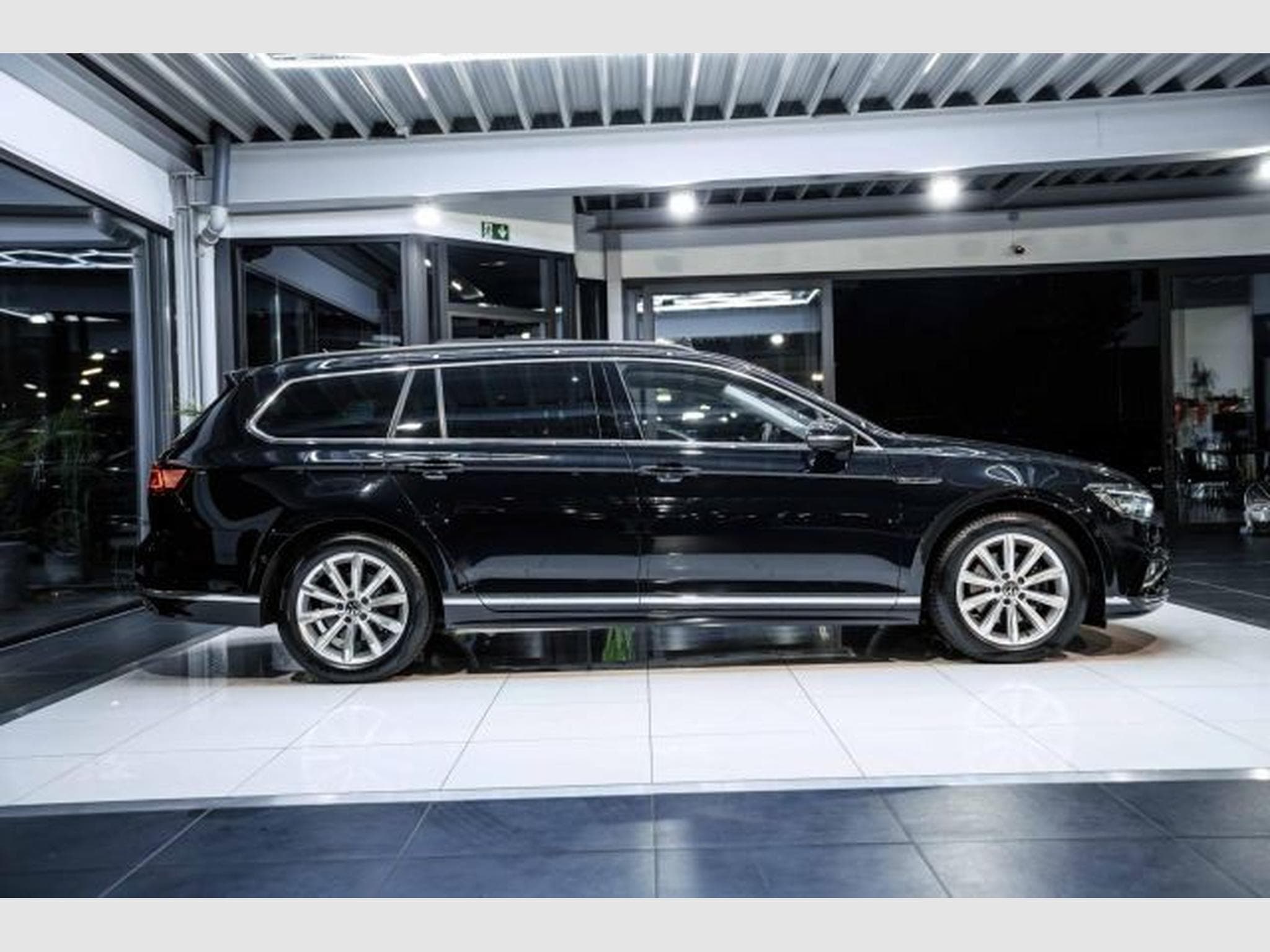 VW Passat Passat 2.0 TDI DSG R-Line H&amp;K NAVI AHK PANO VIR (2023) - Photo 7