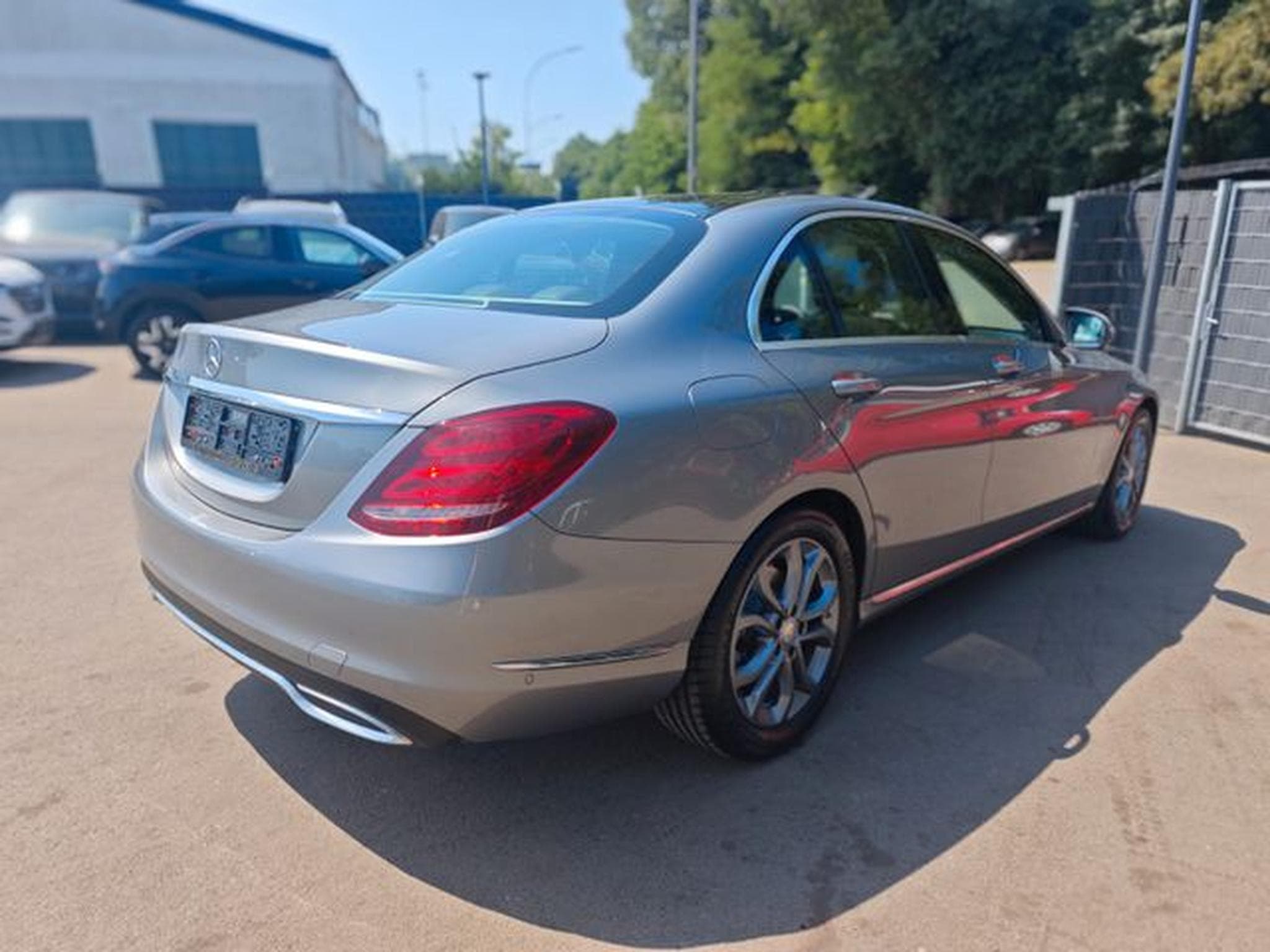 Mercedes C 220 C 220d BT LIM.*AUT.*AVANTGARDE*KAMERA*KLIMAAUTO. (2014) - Foto 6