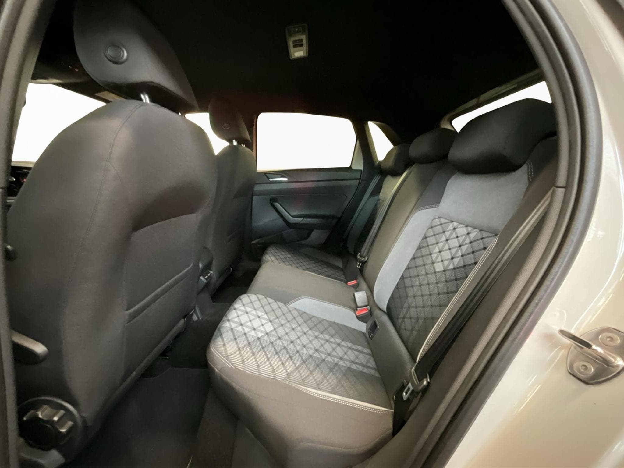 VW Polo R-Line+DSG+IQ-Drive+Matrix-LED+Navi (2022) - Foto 15