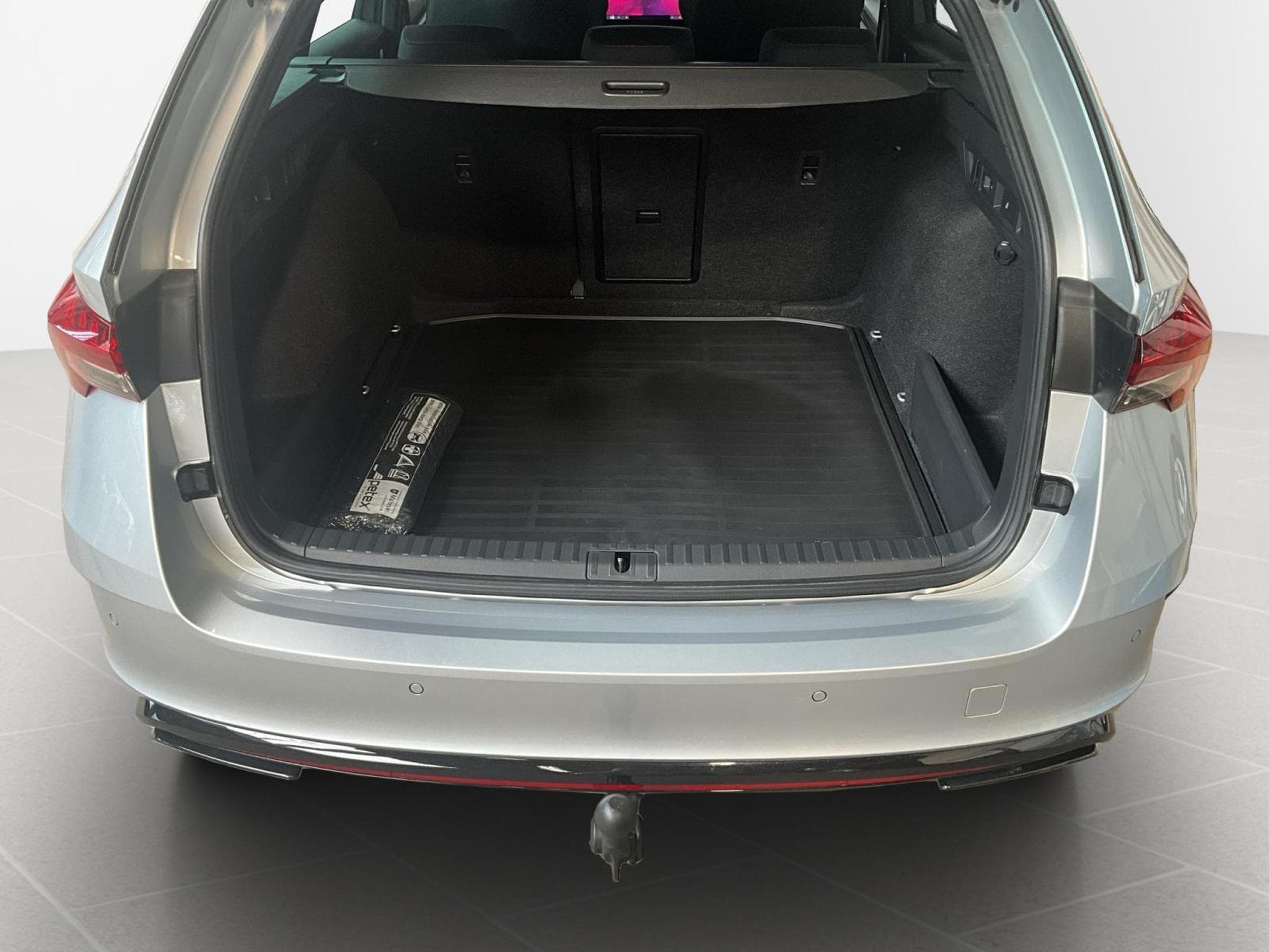 Skoda Octavia Rs+DSG+Led+Navi+AHK+sideAssist (2025) - Photo 16