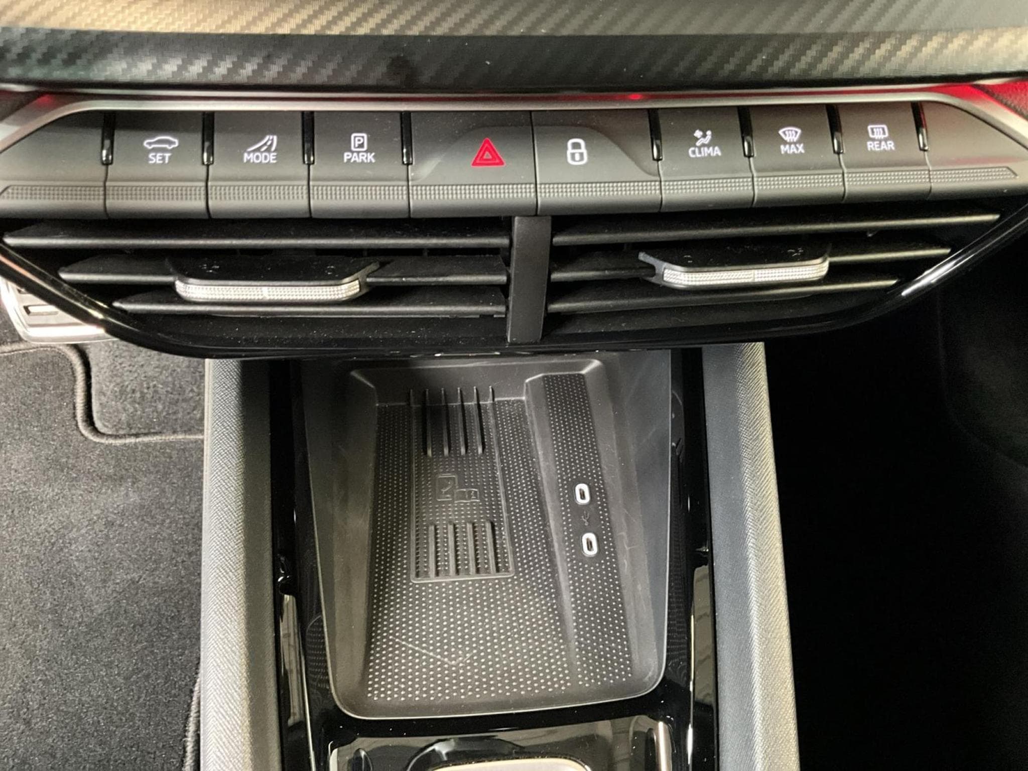 Skoda Octavia Rs+DSG+Led+Navi+AHK+sideAssist (2025) - Photo 21