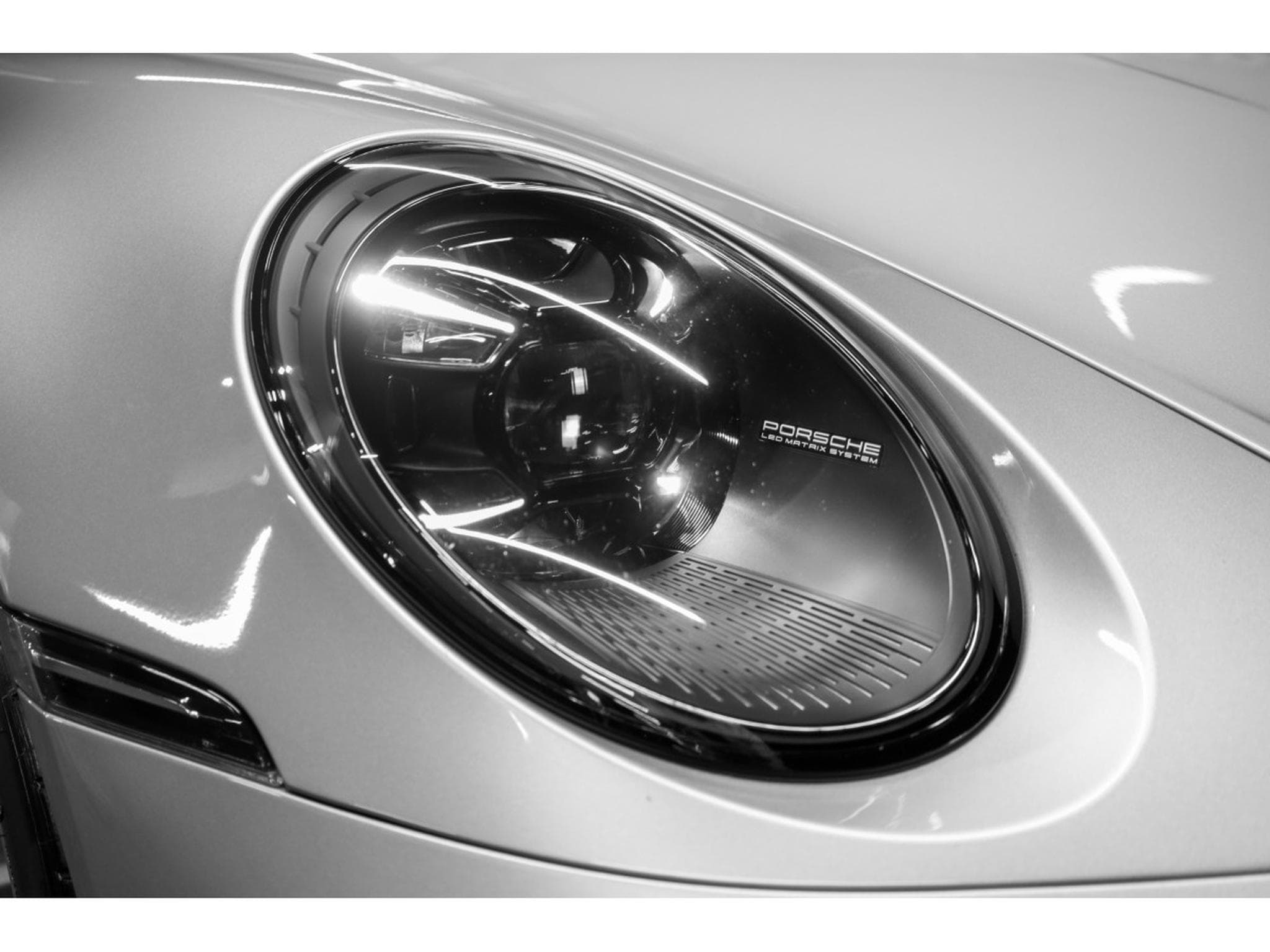 Porsche 911 992.1 GT3 TOURING PDK (2023) - Photo 21