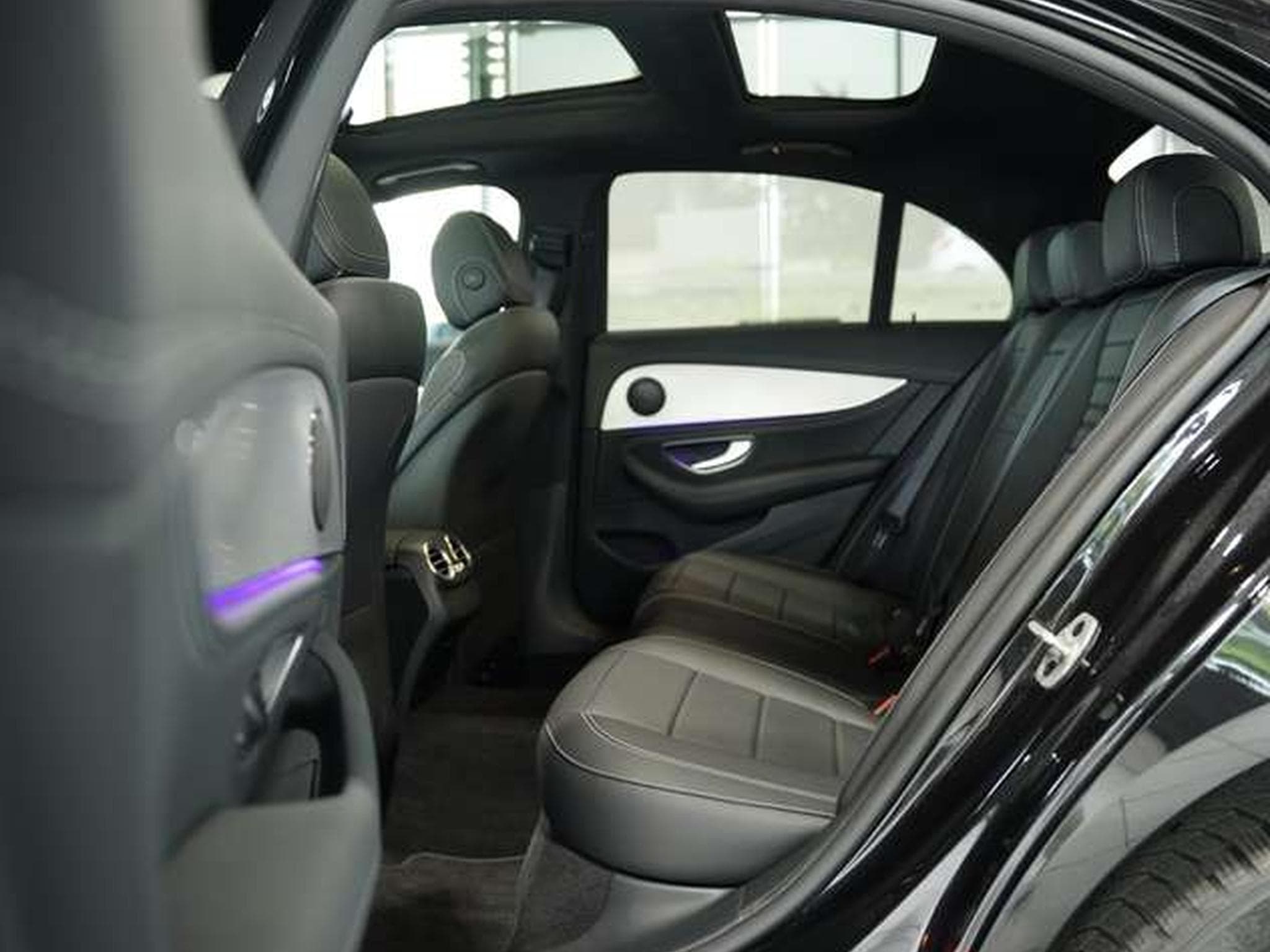 Mercedes E 300 de 4M Limousine AMG Line 2.H *Pano *Night (2021) - Photo 24