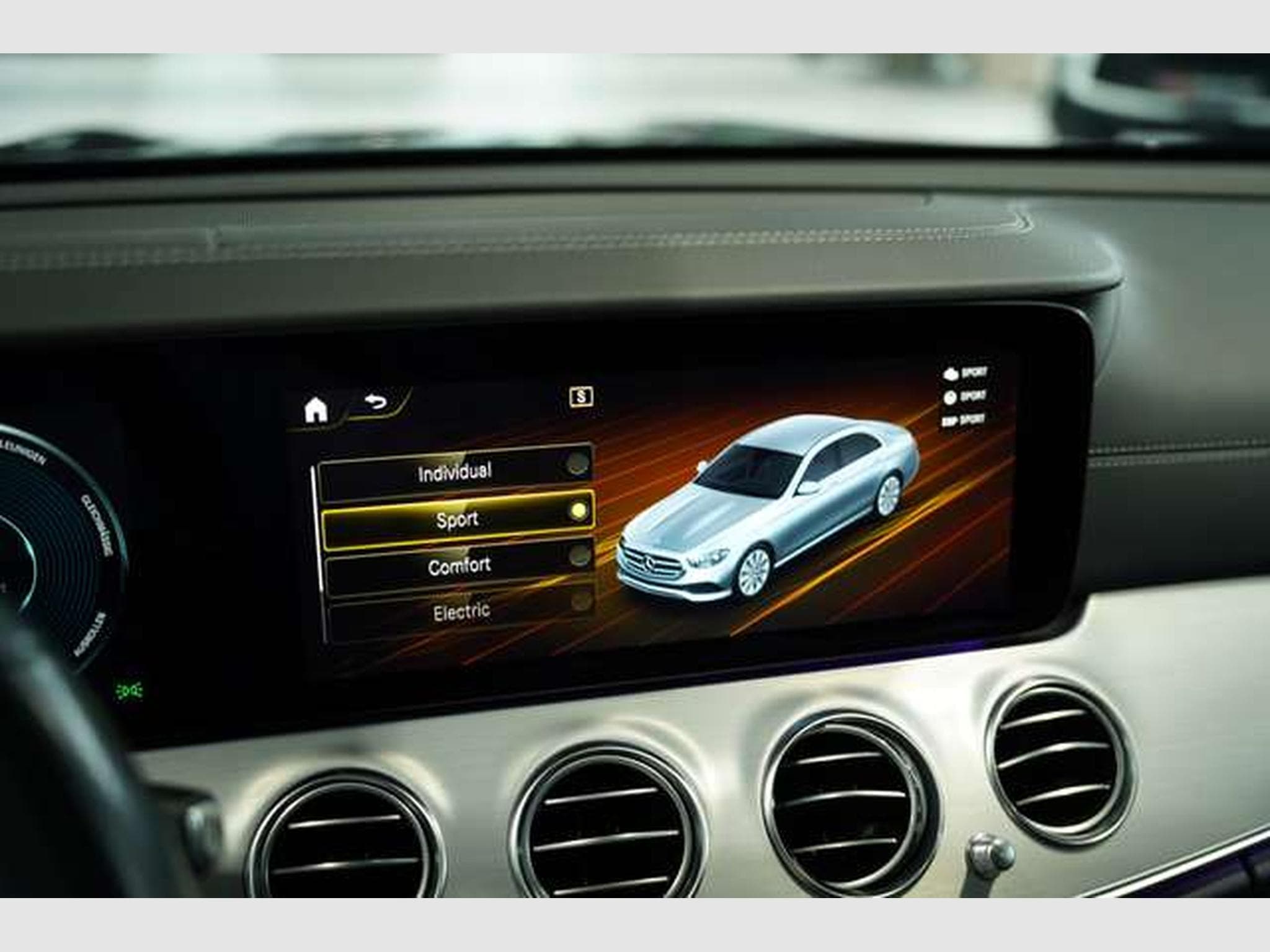 Mercedes E 300 de 4M Limousine AMG Line 2.H *Pano *Night (2021) - Photo 38
