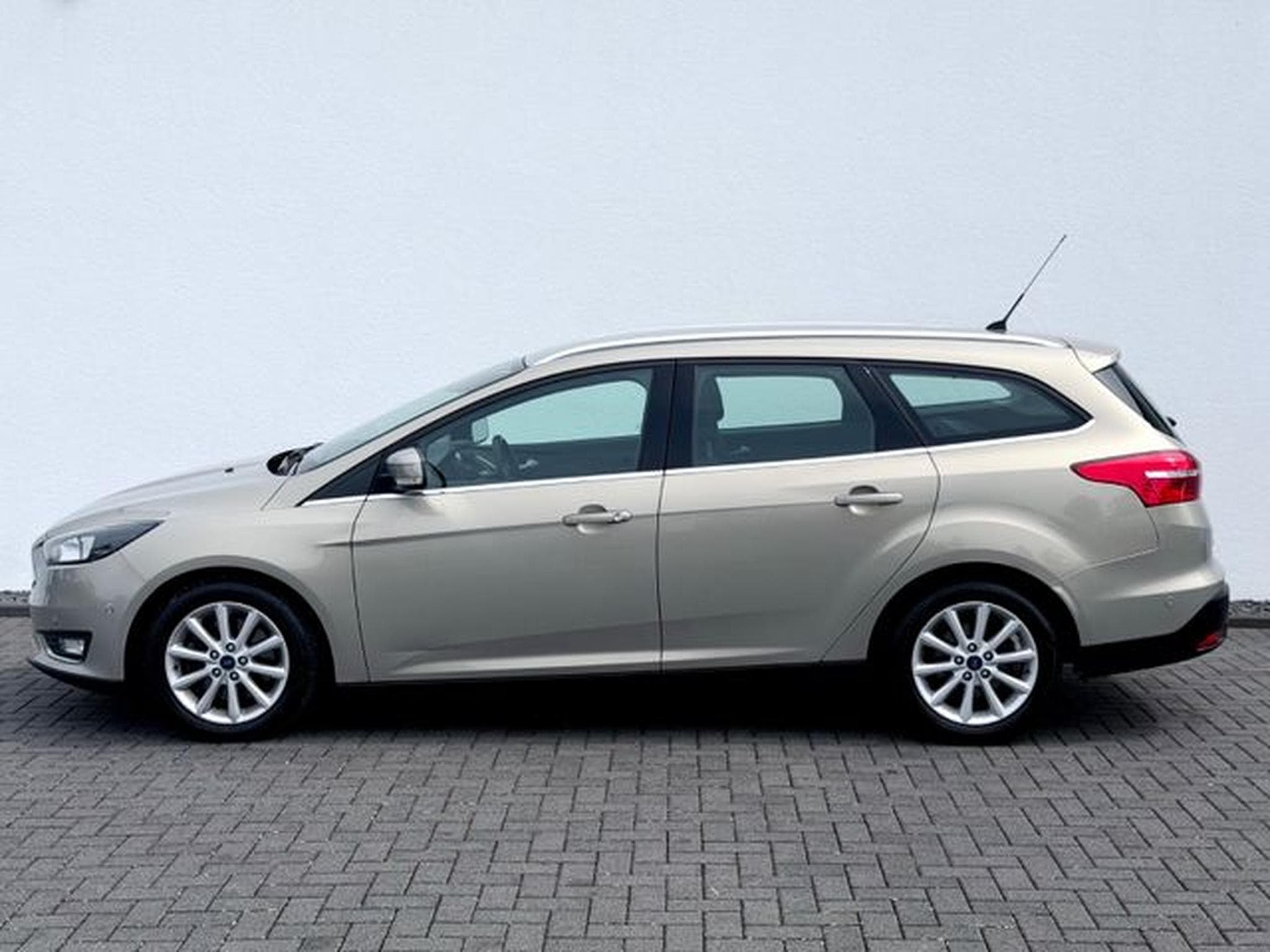 Ford Focus Focus Turnier Titanium 1.5 /NAVI/PDC/GARANTIE/ (2016) - Photo 8