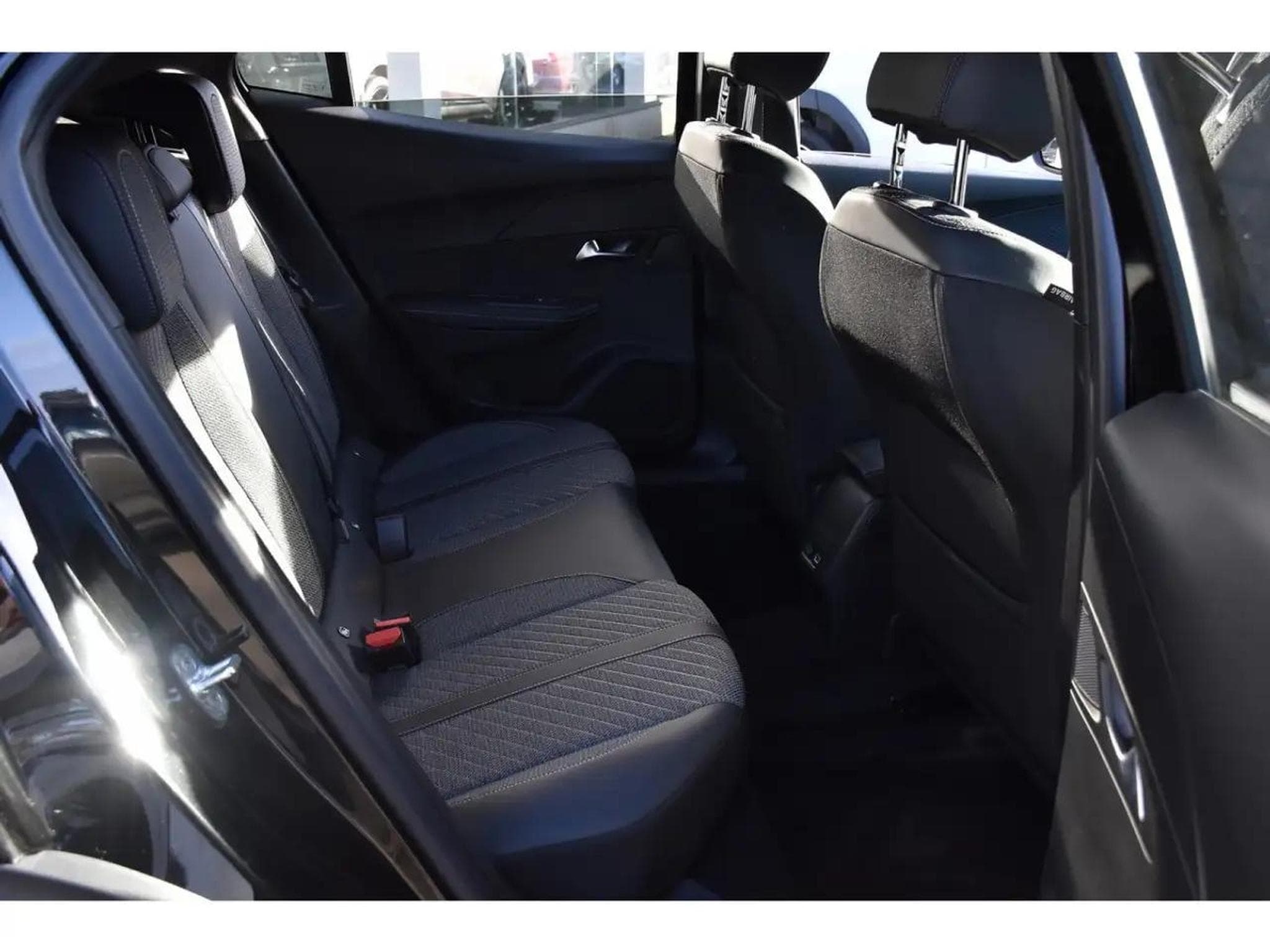 Peugeot 2008 (2025) - Foto 8