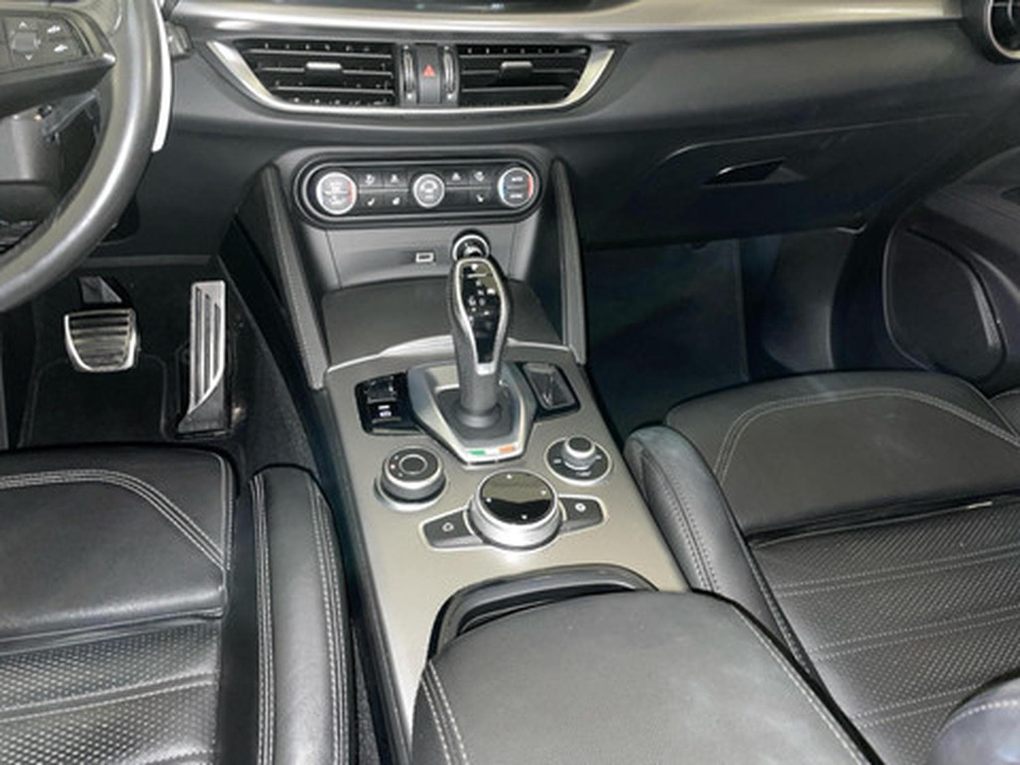 Alfa-Romeo Stelvio 2.2 MJD 210 Q4 Veloce (2023) - Foto 10