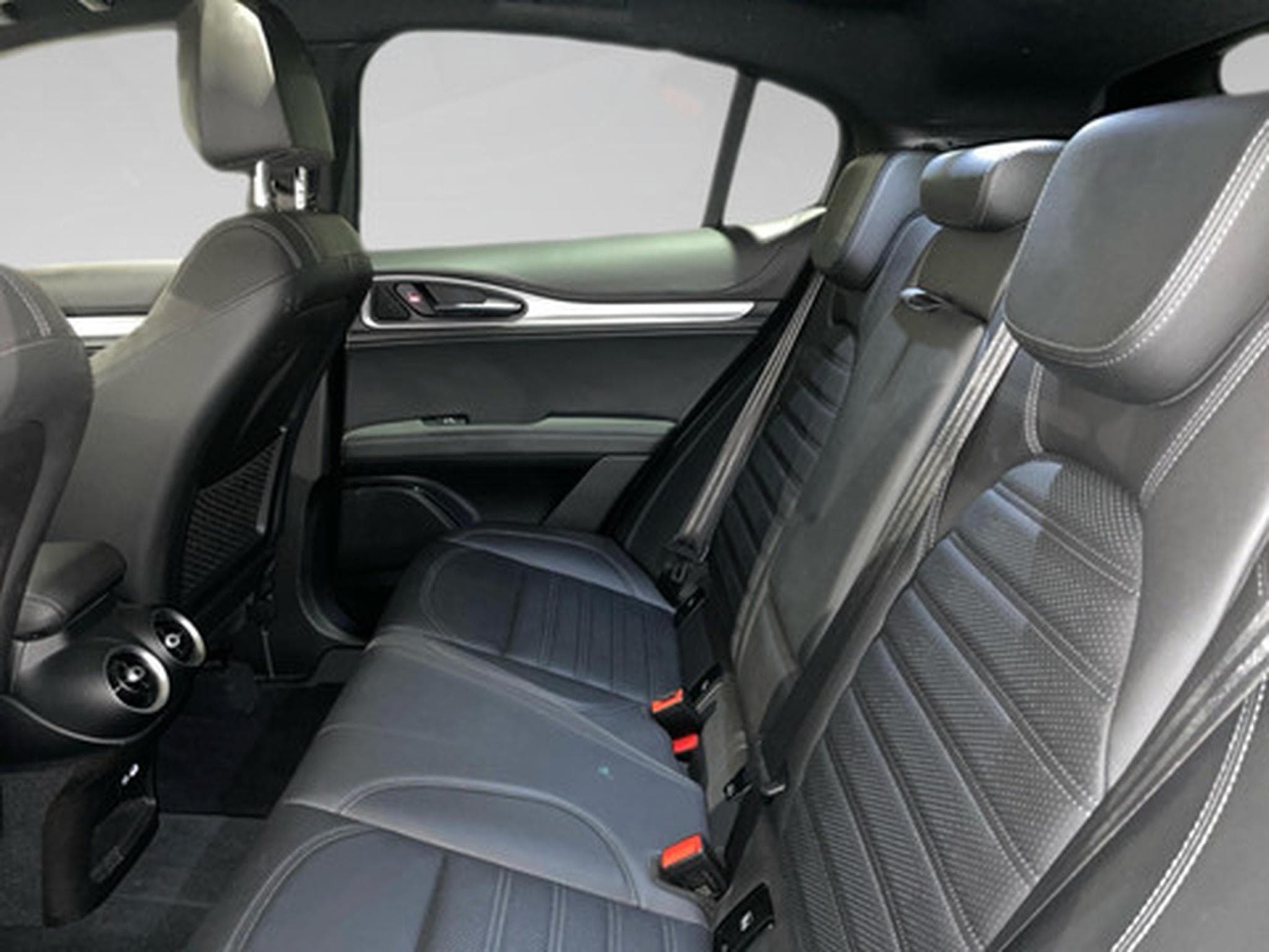 Alfa-Romeo Stelvio 2.2 MJD 210 Q4 Veloce (2023) - Foto 11