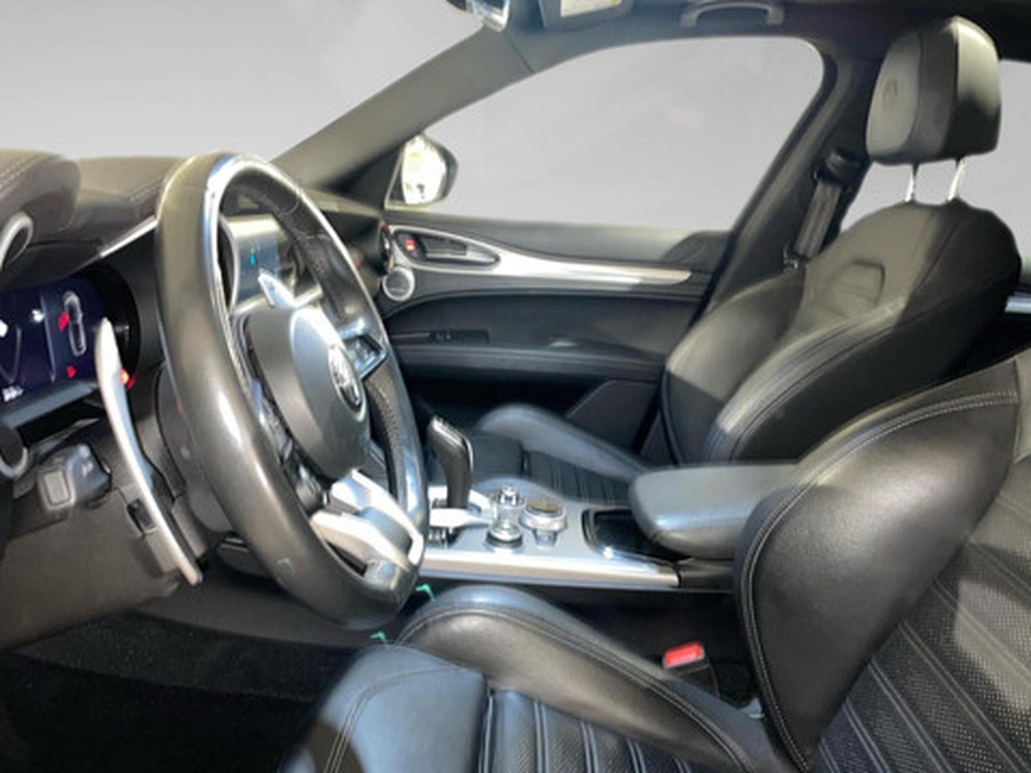 Alfa-Romeo Stelvio 2.2 MJD 210 Q4 Veloce (2023) - Foto 4