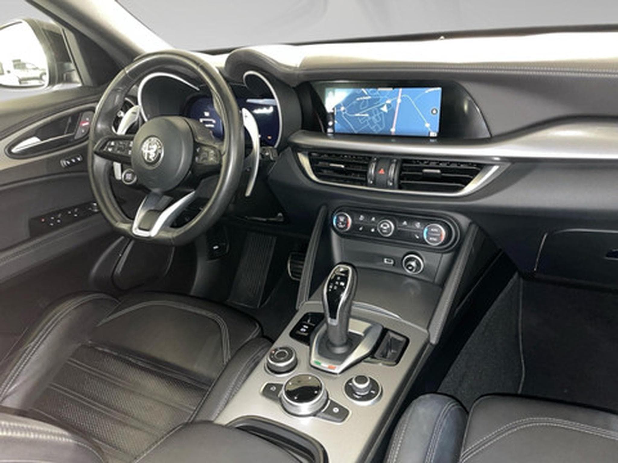 Alfa-Romeo Stelvio 2.2 MJD 210 Q4 Veloce (2023) - Foto 7