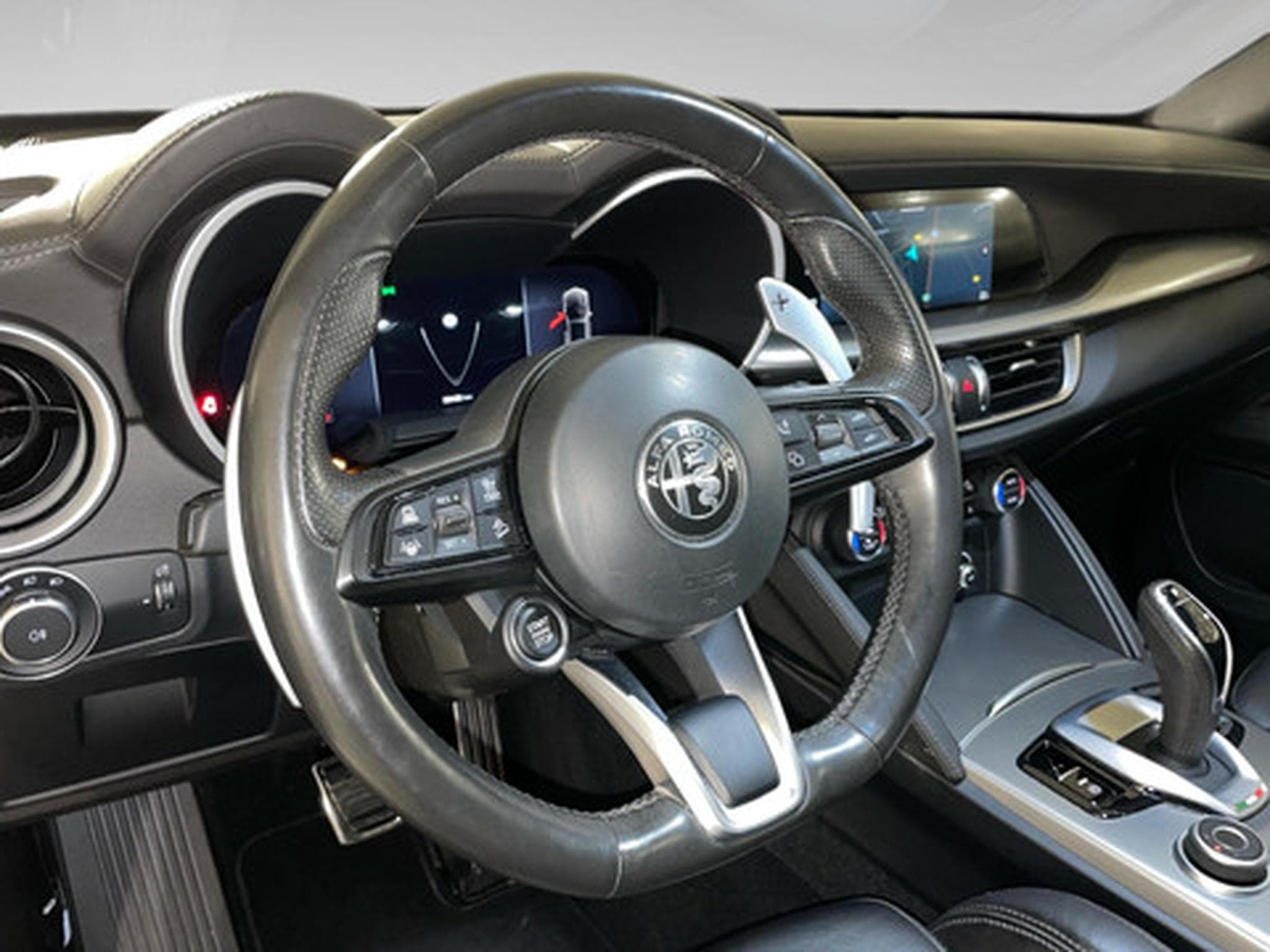 Alfa-Romeo Stelvio 2.2 MJD 210 Q4 Veloce (2023) - Foto 8