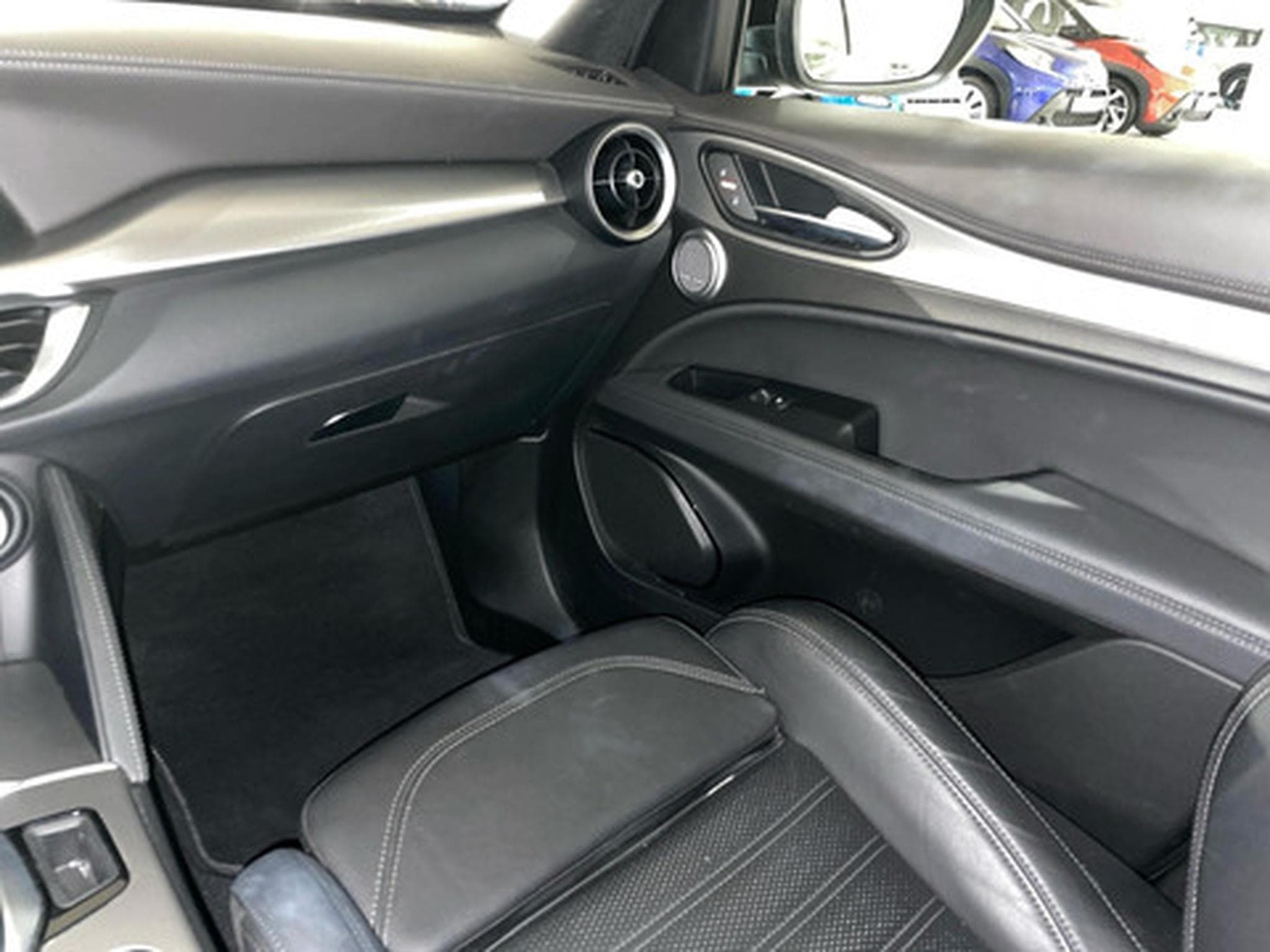 Alfa-Romeo Stelvio 2.2 MJD 210 Q4 Veloce (2023) - Foto 9