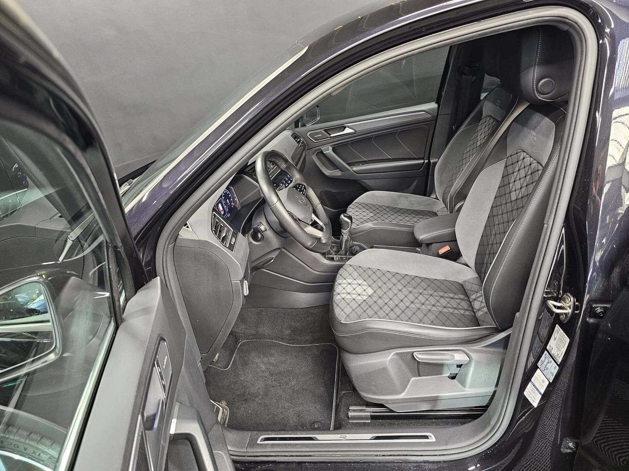 VW Tiguan Tiguan R-Line 2.0 TDI 150CV (2022) - Foto 15