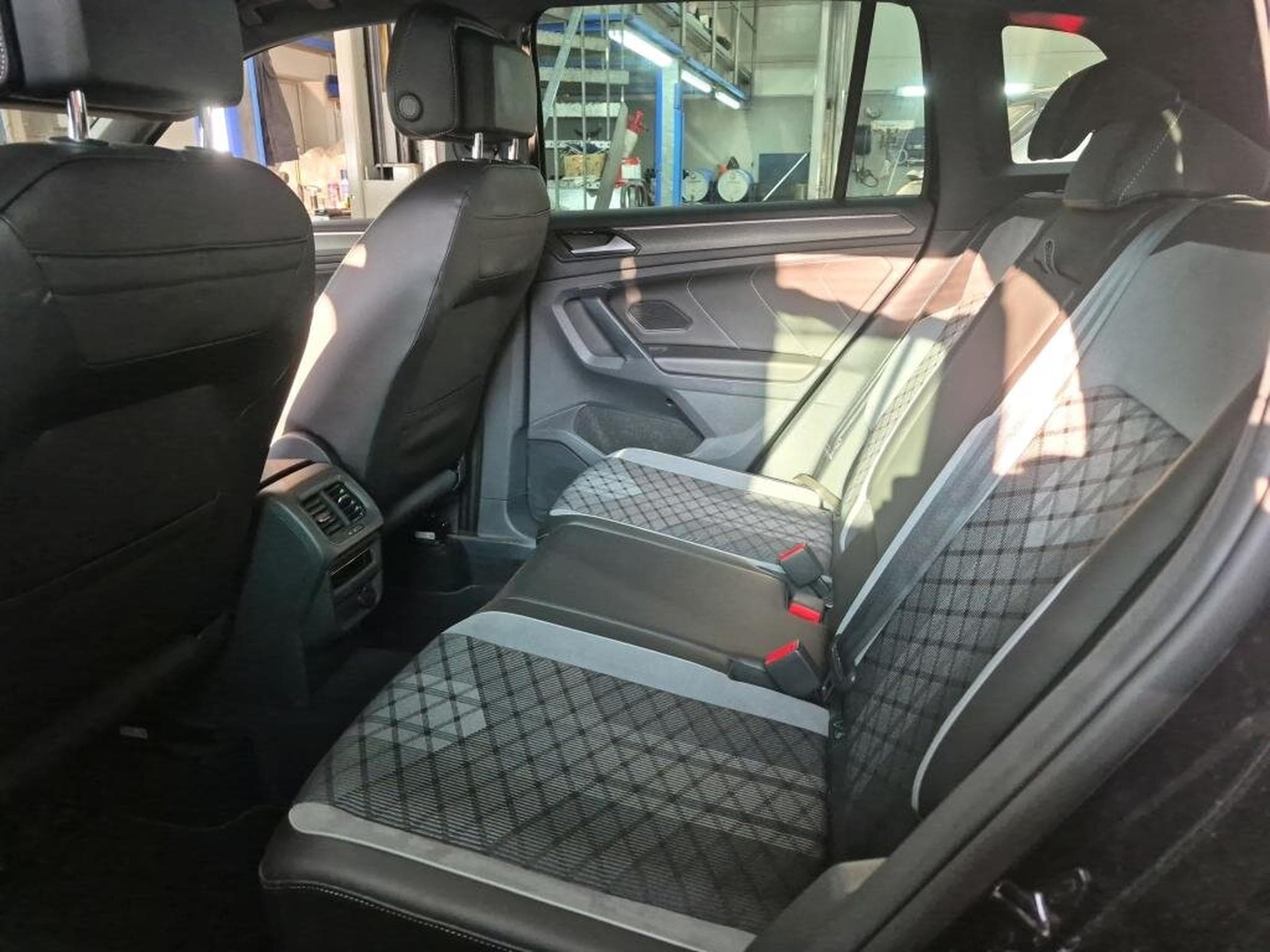 VW Tiguan Tiguan R-Line 2.0 TDI 150CV (2022) - Photo 8
