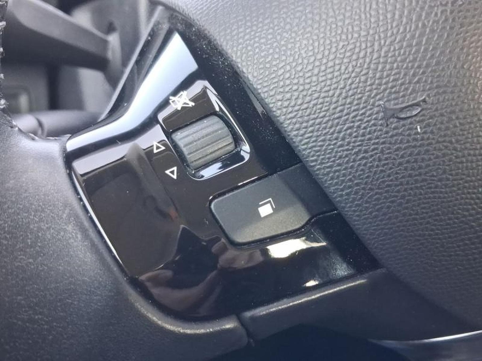 PEUGEOT 308 1.5 BlueHDi 130ch S&S Active (2021) - Photo 10