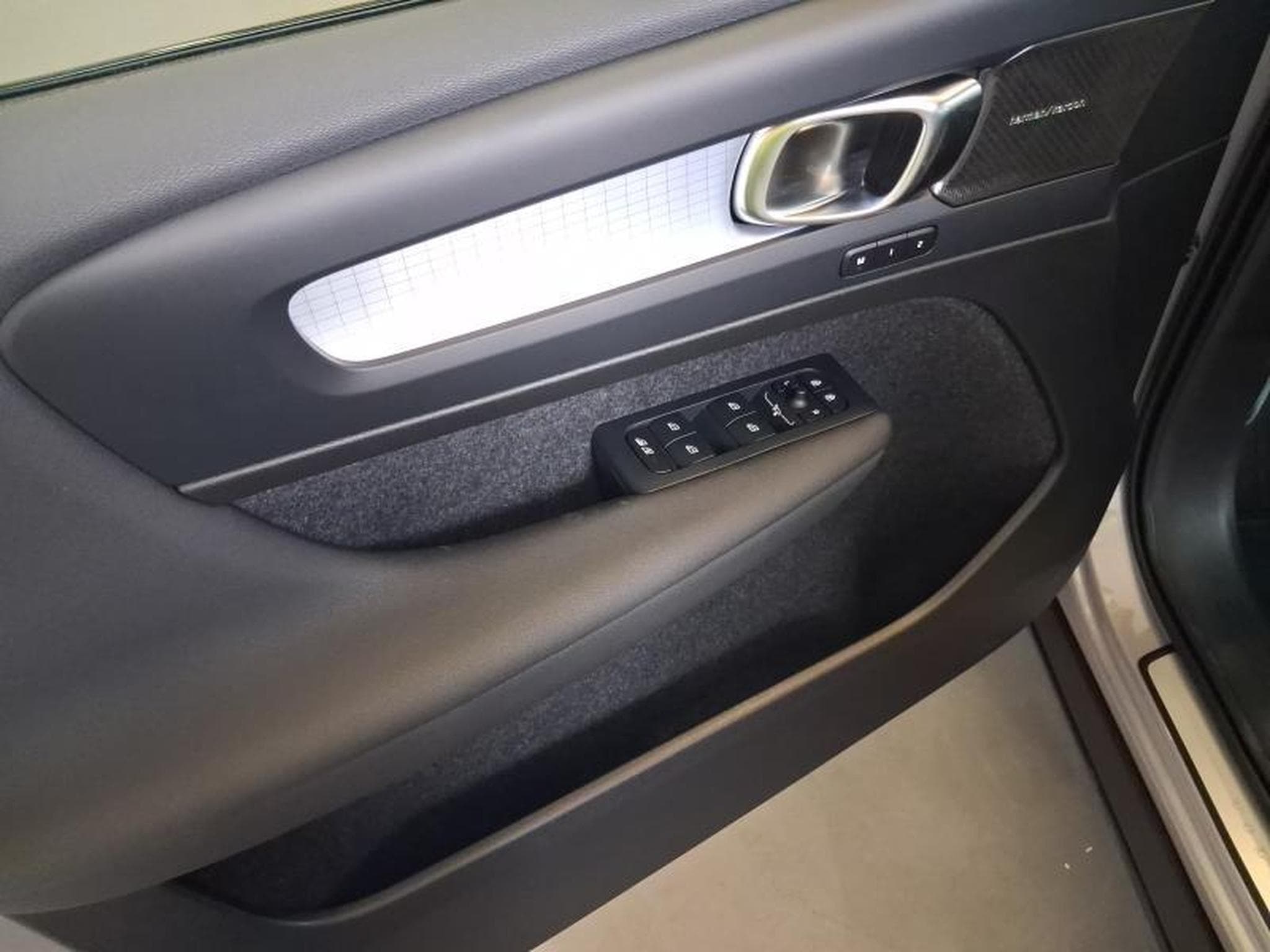 Volvo XC40 Dark (2026) - Foto 11