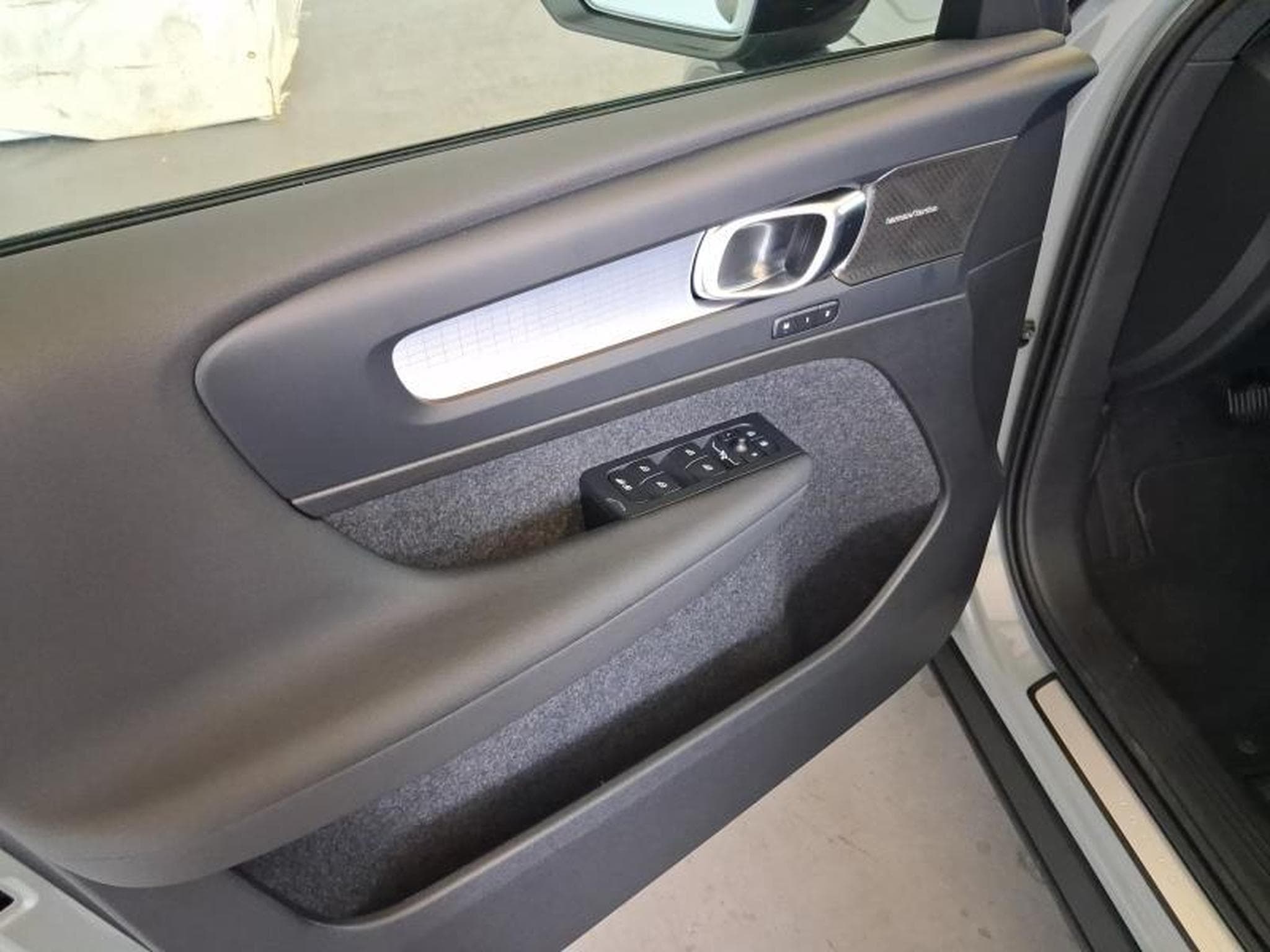 Volvo XC40 Dark (2026) - Foto 10