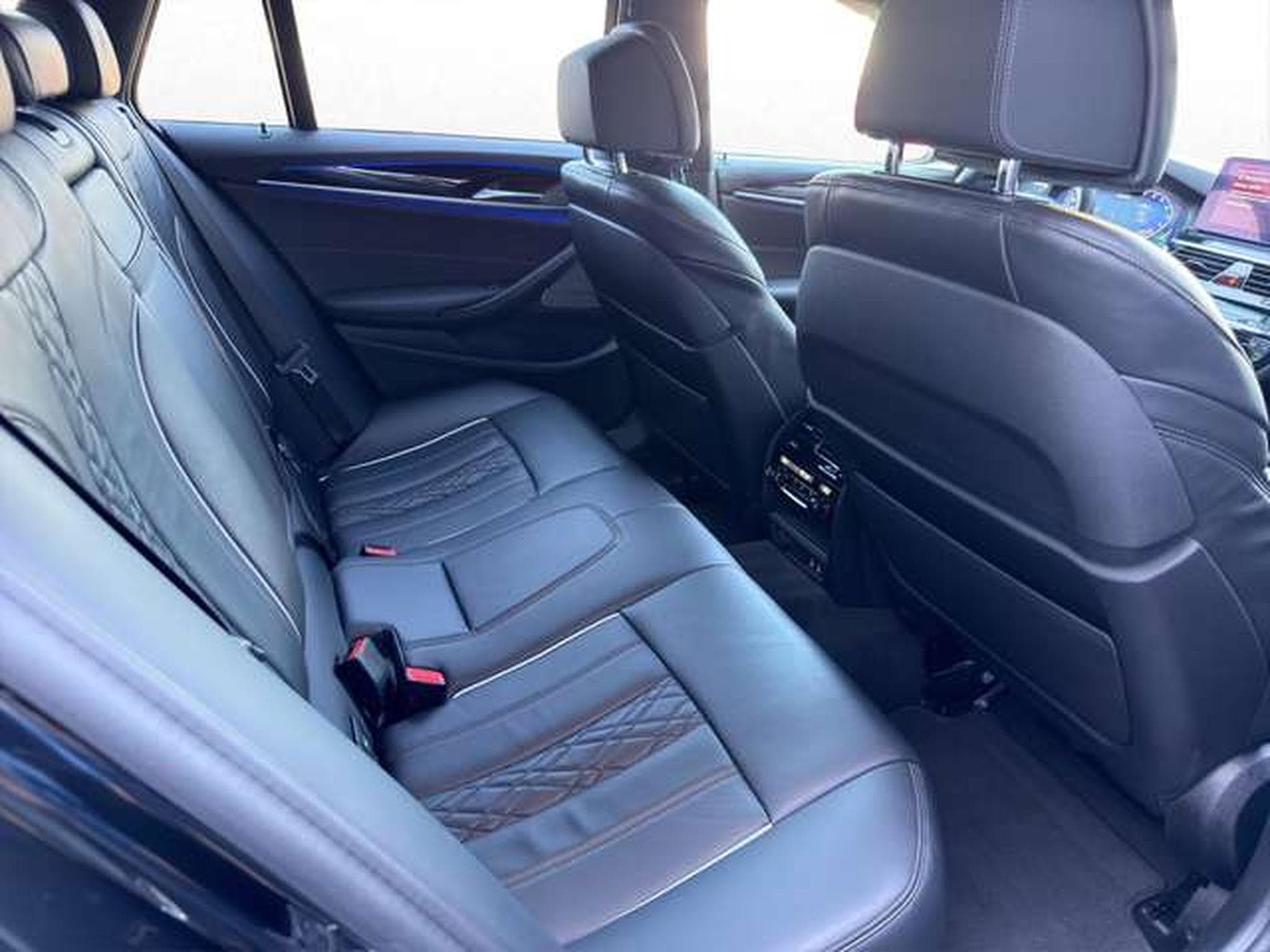 Alpina B5 Touring SWITCH-TRONIC Allrad Pano/HarmanKardo (2021) - Photo 13