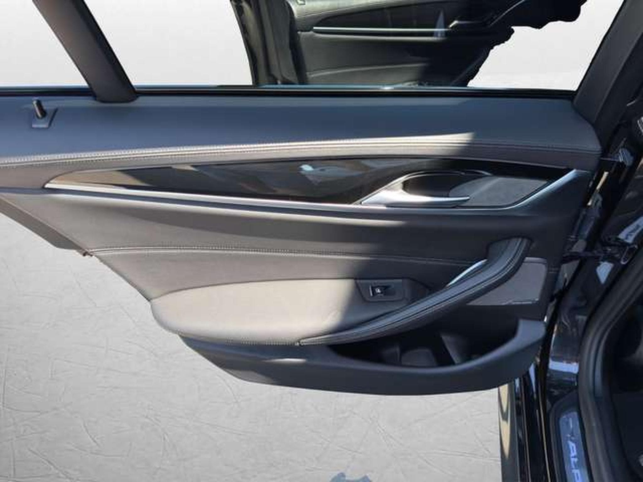Alpina B5 Touring SWITCH-TRONIC Allrad Pano/HarmanKardo (2021) - Photo 17