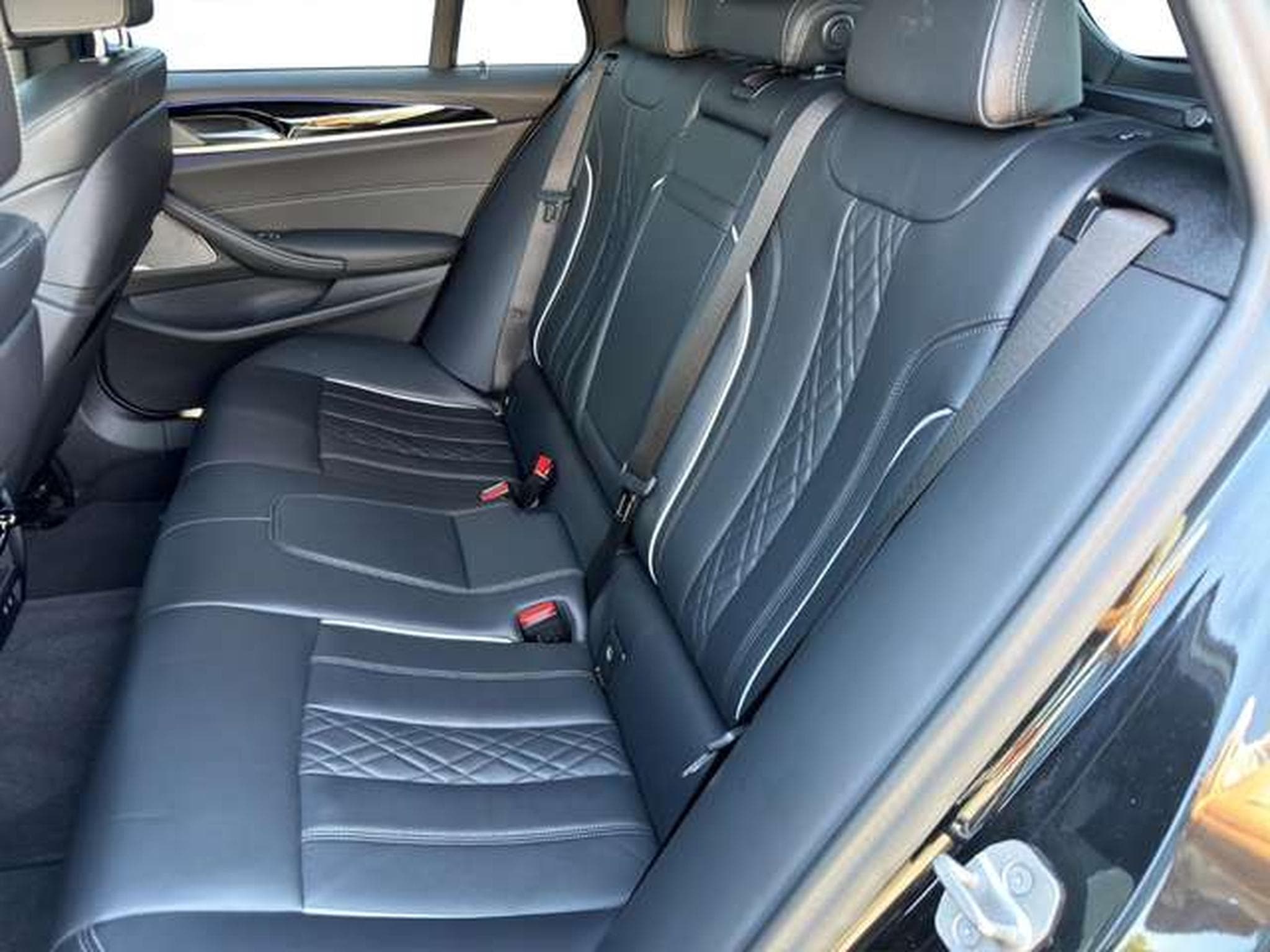 Alpina B5 Touring SWITCH-TRONIC Allrad Pano/HarmanKardo (2021) - Photo 19