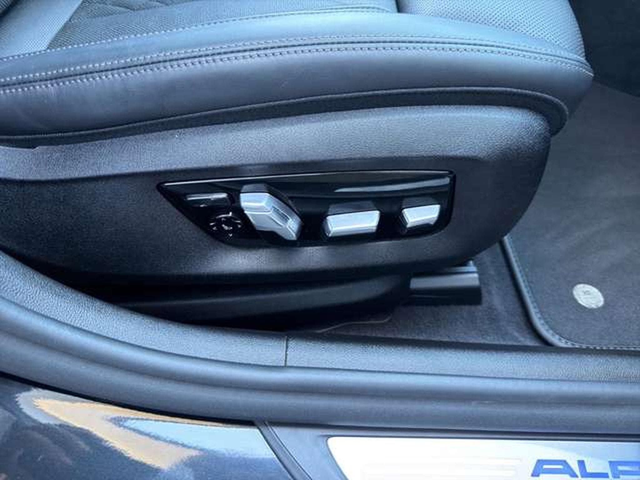 Alpina B5 Touring SWITCH-TRONIC Allrad Pano/HarmanKardo (2021) - Photo 32