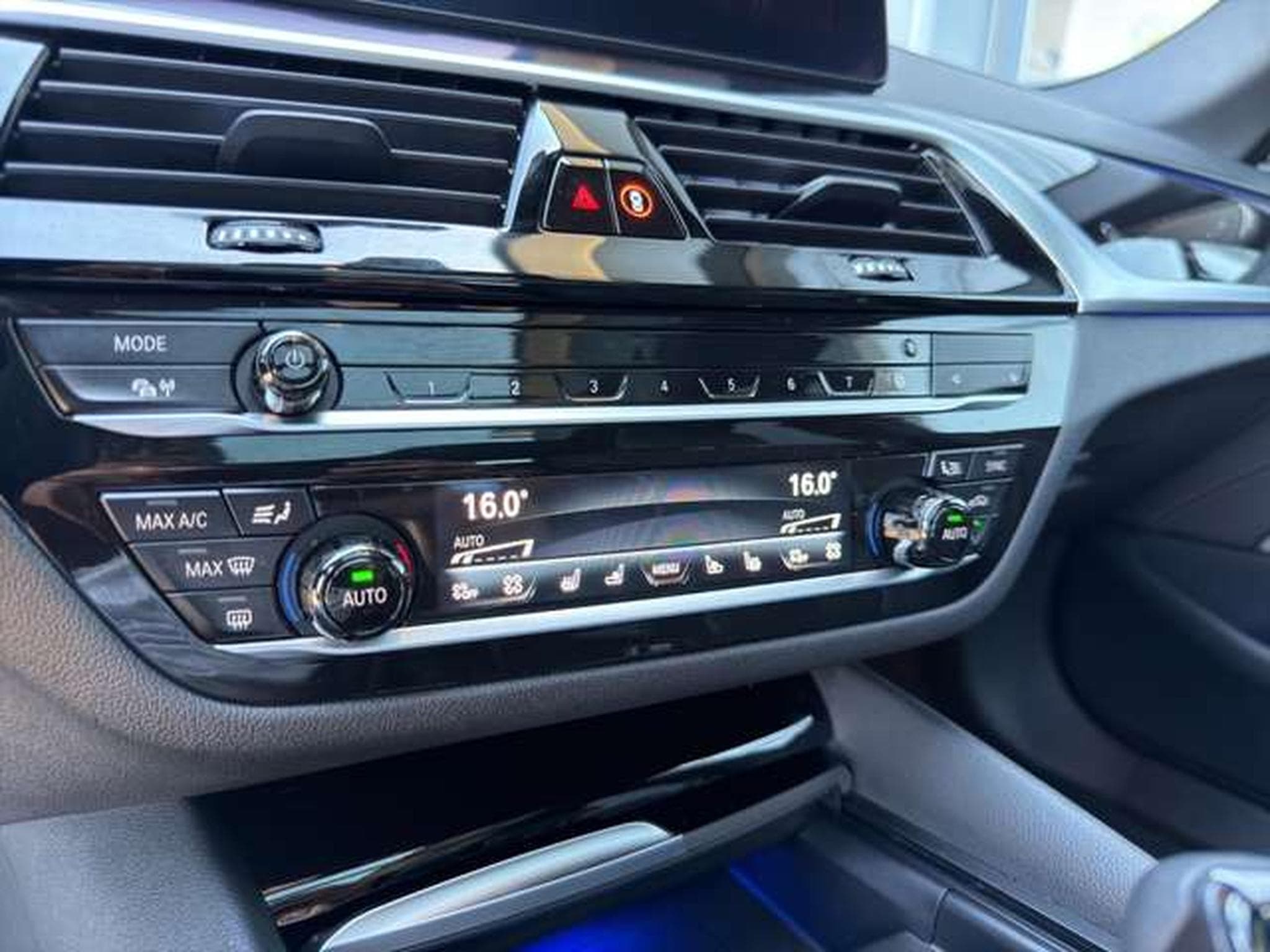 Alpina B5 Touring SWITCH-TRONIC Allrad Pano/HarmanKardo (2021) - Photo 33