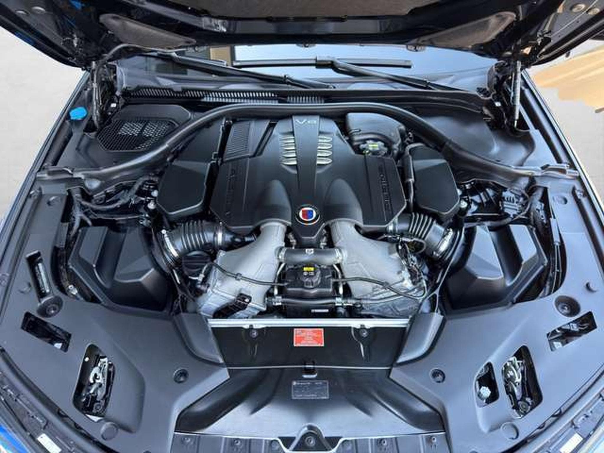 Alpina B5 Touring SWITCH-TRONIC Allrad Pano/HarmanKardo (2021) - Photo 35