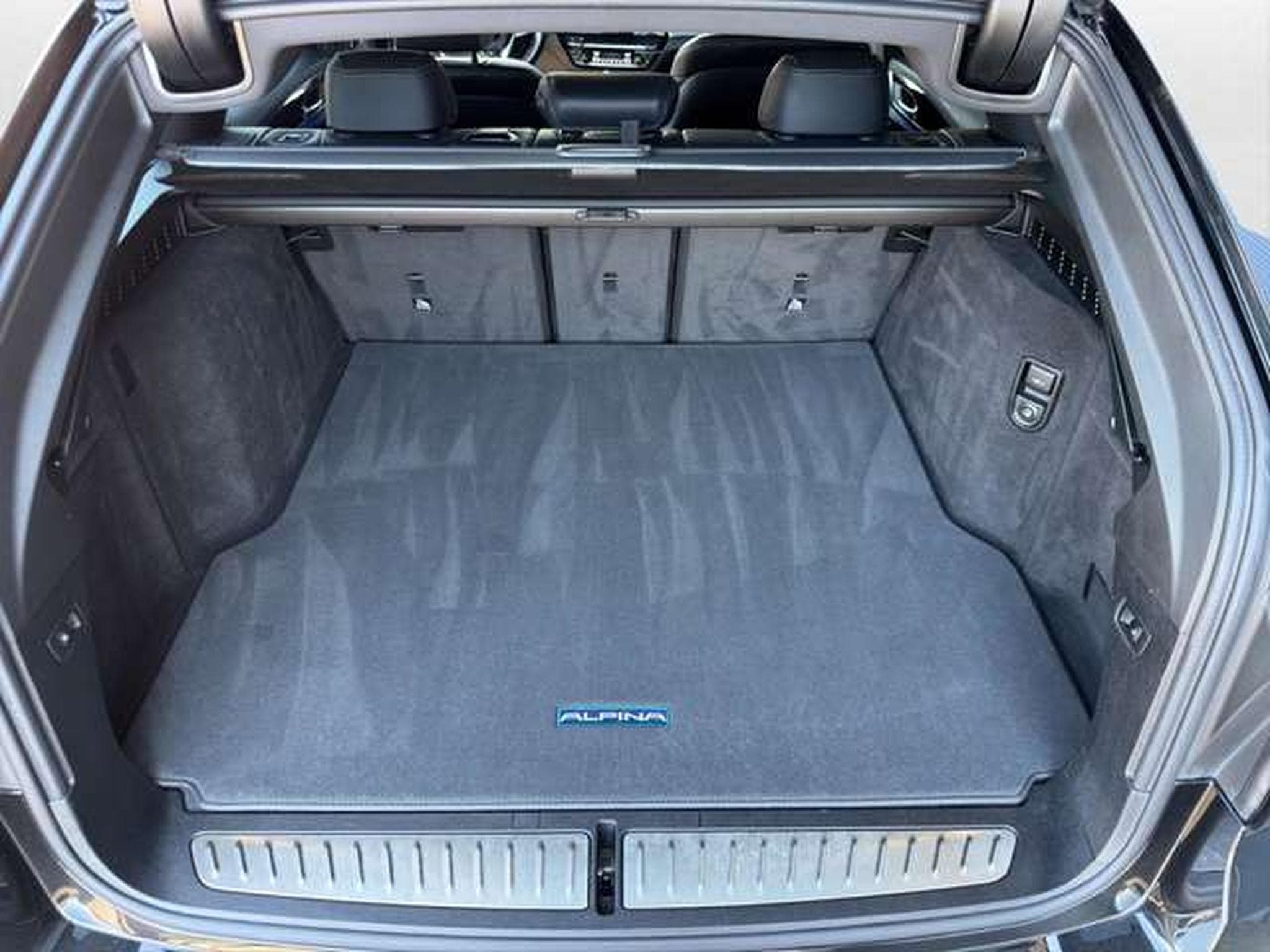 Alpina B5 Touring SWITCH-TRONIC Allrad Pano/HarmanKardo (2021) - Photo 36