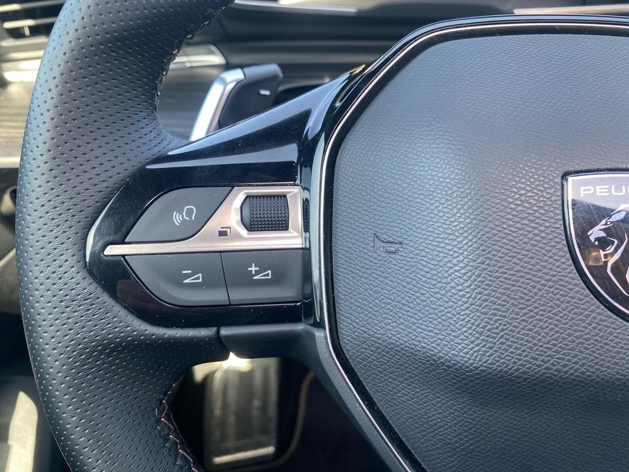 Peugeot 508 HYBRID 225 GT E-EAT8 (2024) - Photo 11
