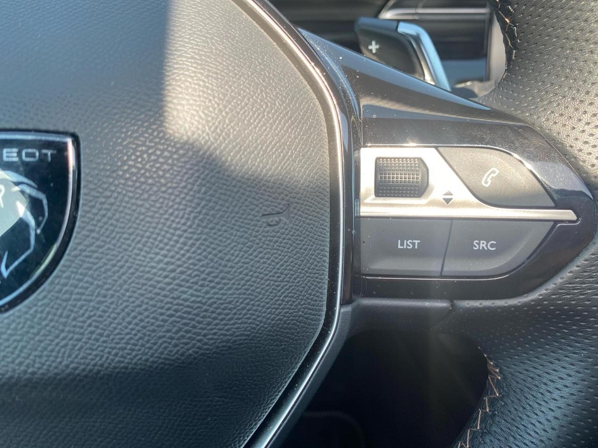 Peugeot 508 HYBRID 225 GT E-EAT8 (2024) - Photo 12