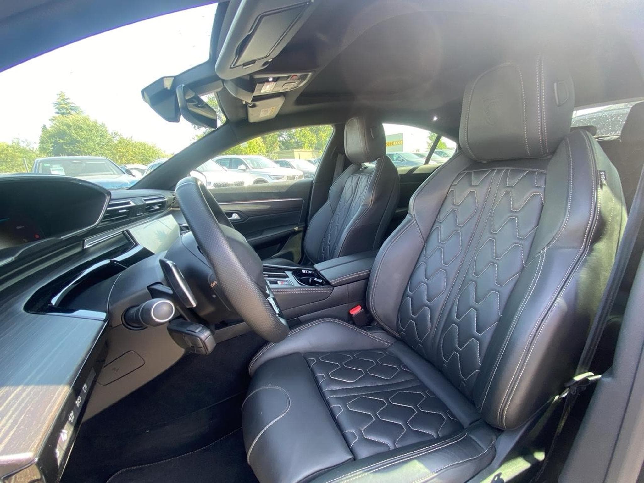 Peugeot 508 HYBRID 225 GT E-EAT8 (2024) - Photo 16