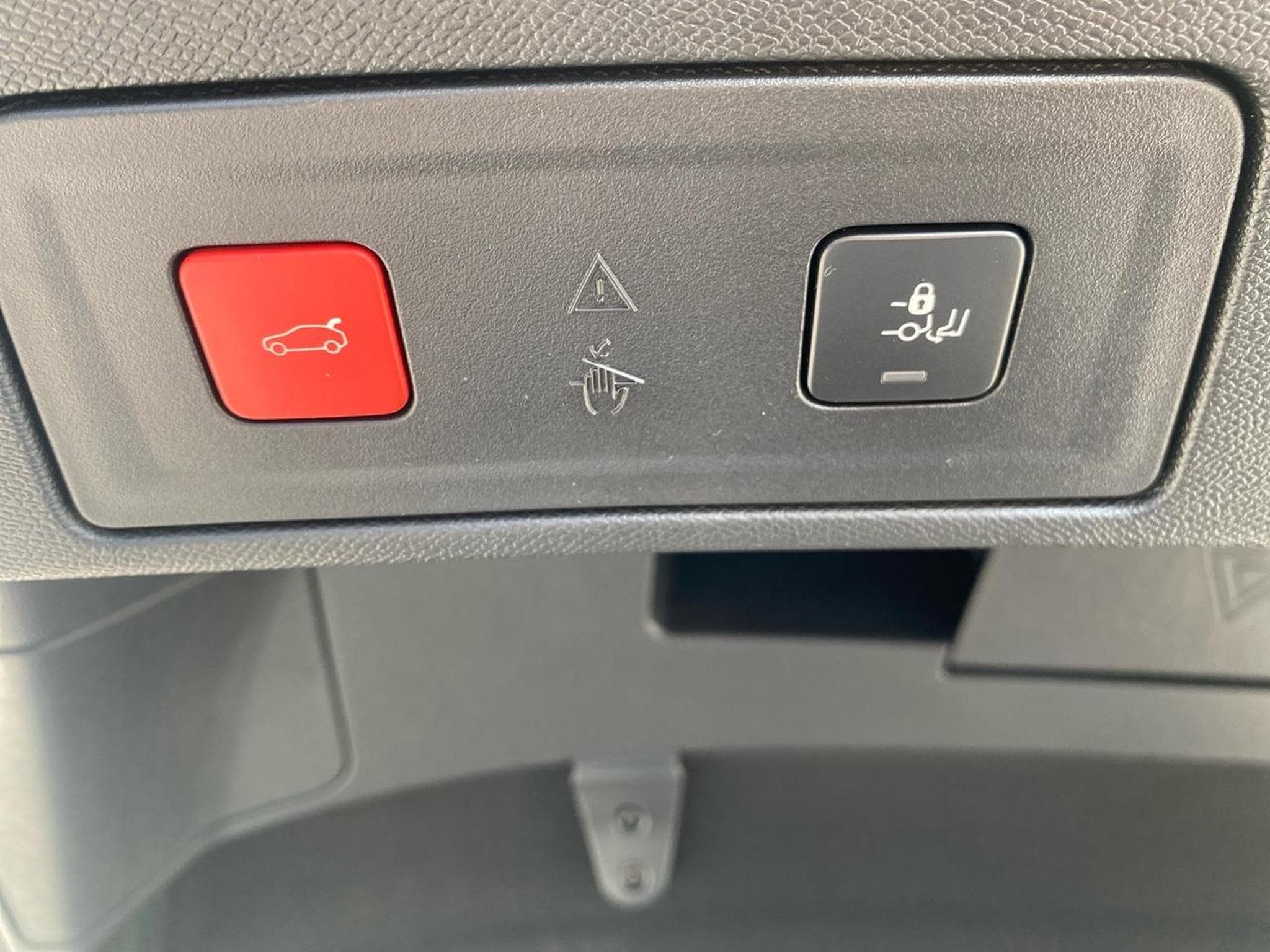 Peugeot 508 HYBRID 225 GT E-EAT8 (2024) - Photo 19