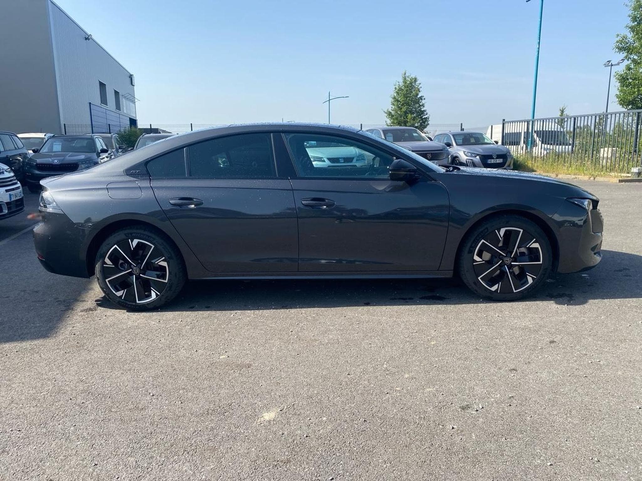 Peugeot 508 HYBRID 225 GT E-EAT8 (2024) - Photo 4