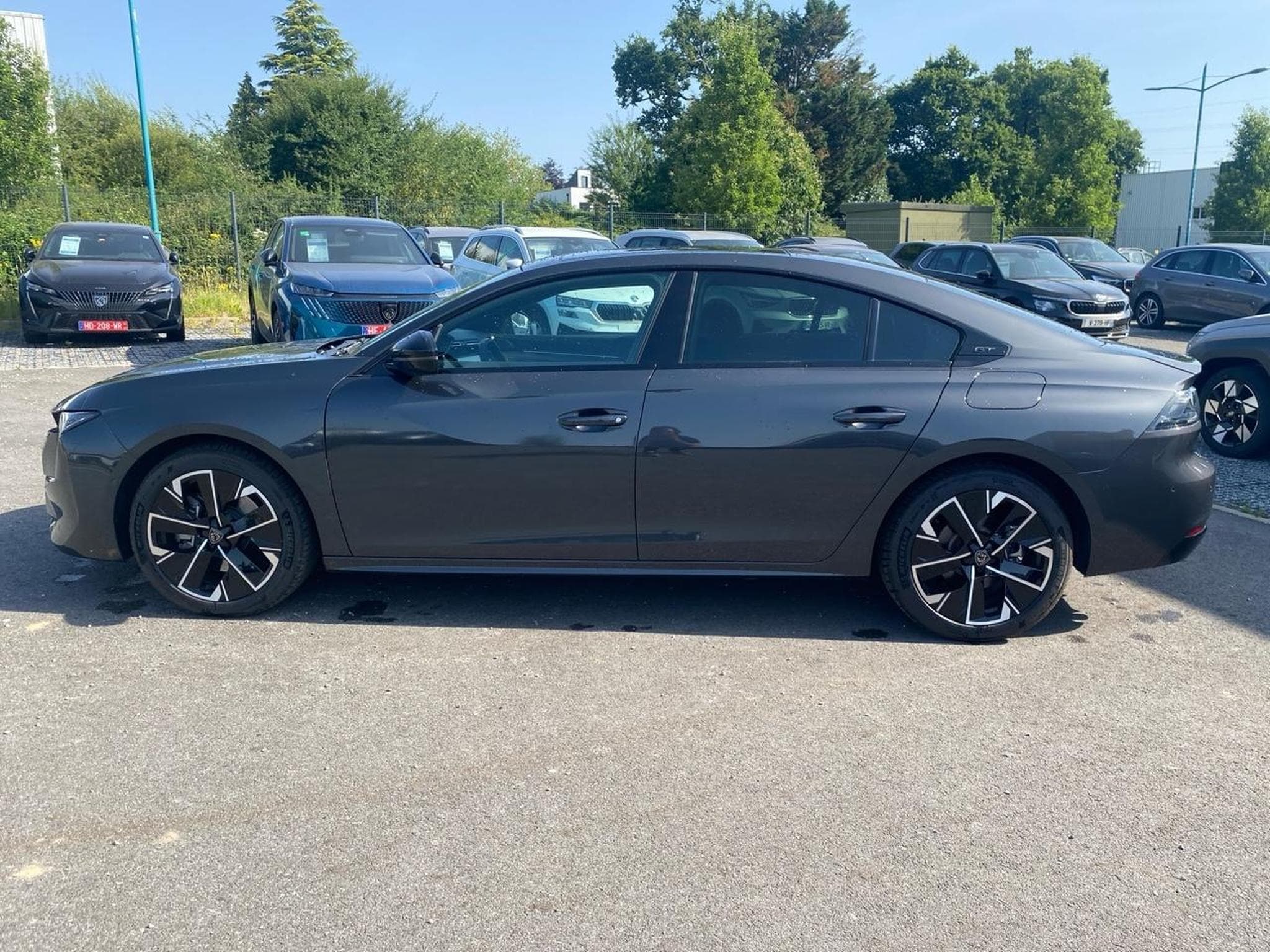 Peugeot 508 HYBRID 225 GT E-EAT8 (2024) - Photo 8