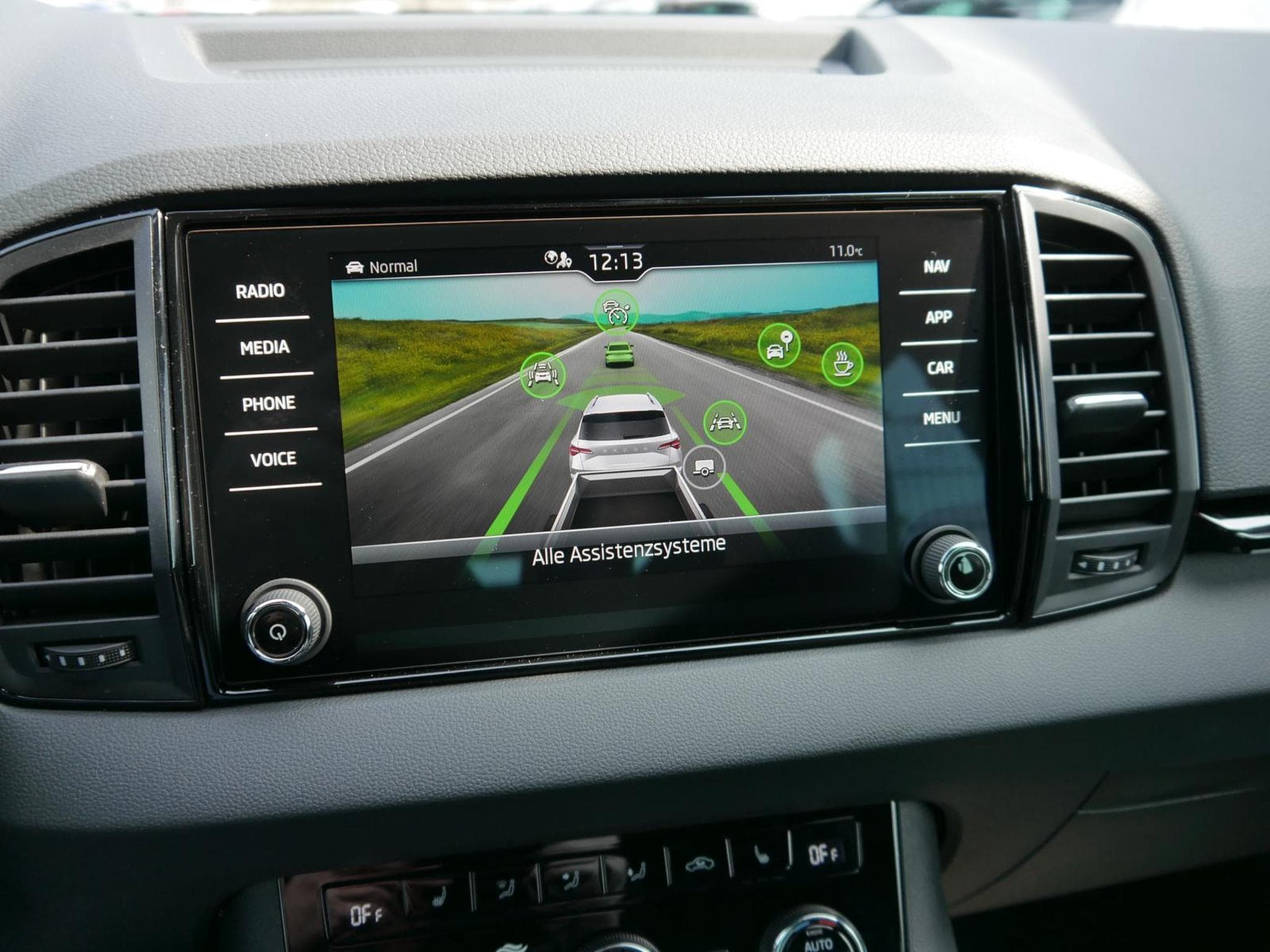 Skoda Karoq Sportline 2.0 TSI 4x4 DSG (2026) - Photo 14