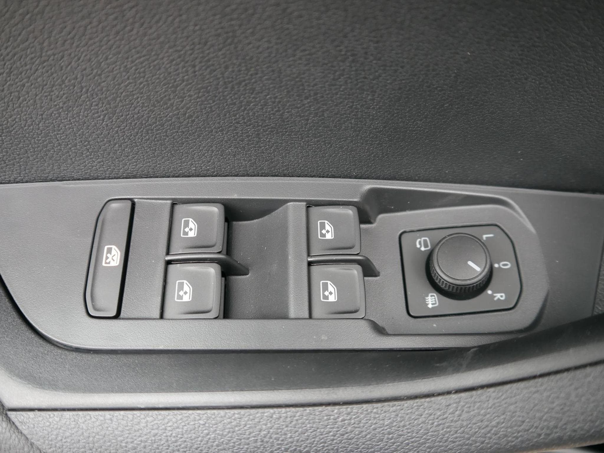 Skoda Karoq Sportline 2.0 TSI 4x4 DSG (2026) - Photo 15