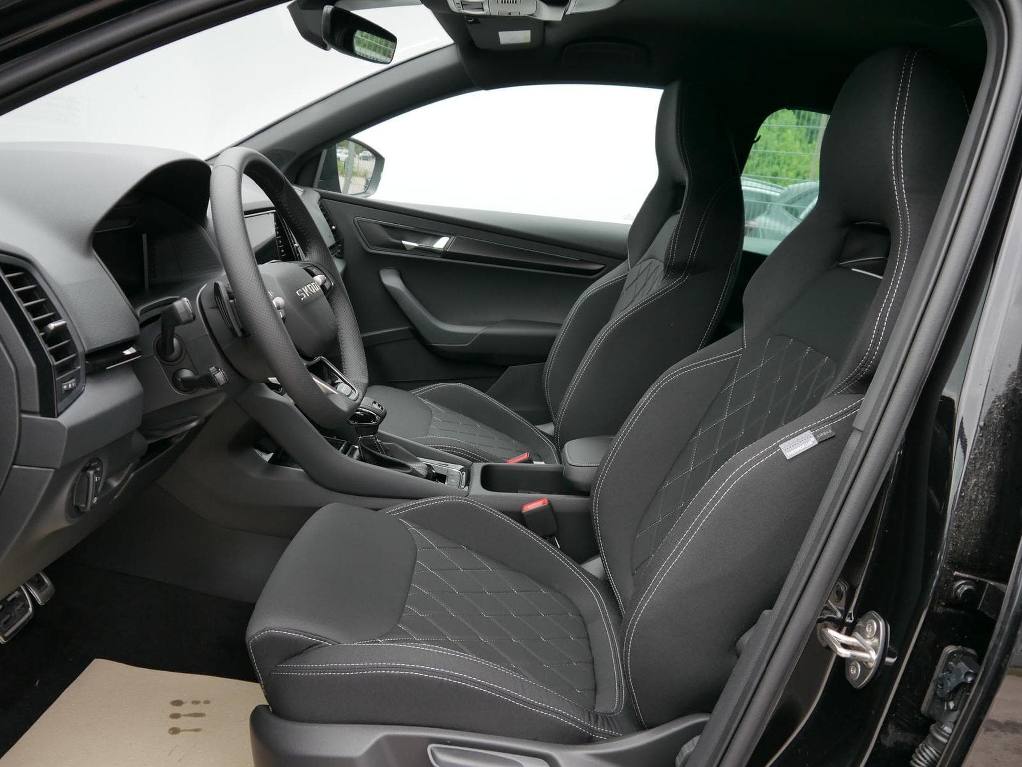 Skoda Karoq Sportline 2.0 TSI 4x4 DSG (2026) - Photo 8