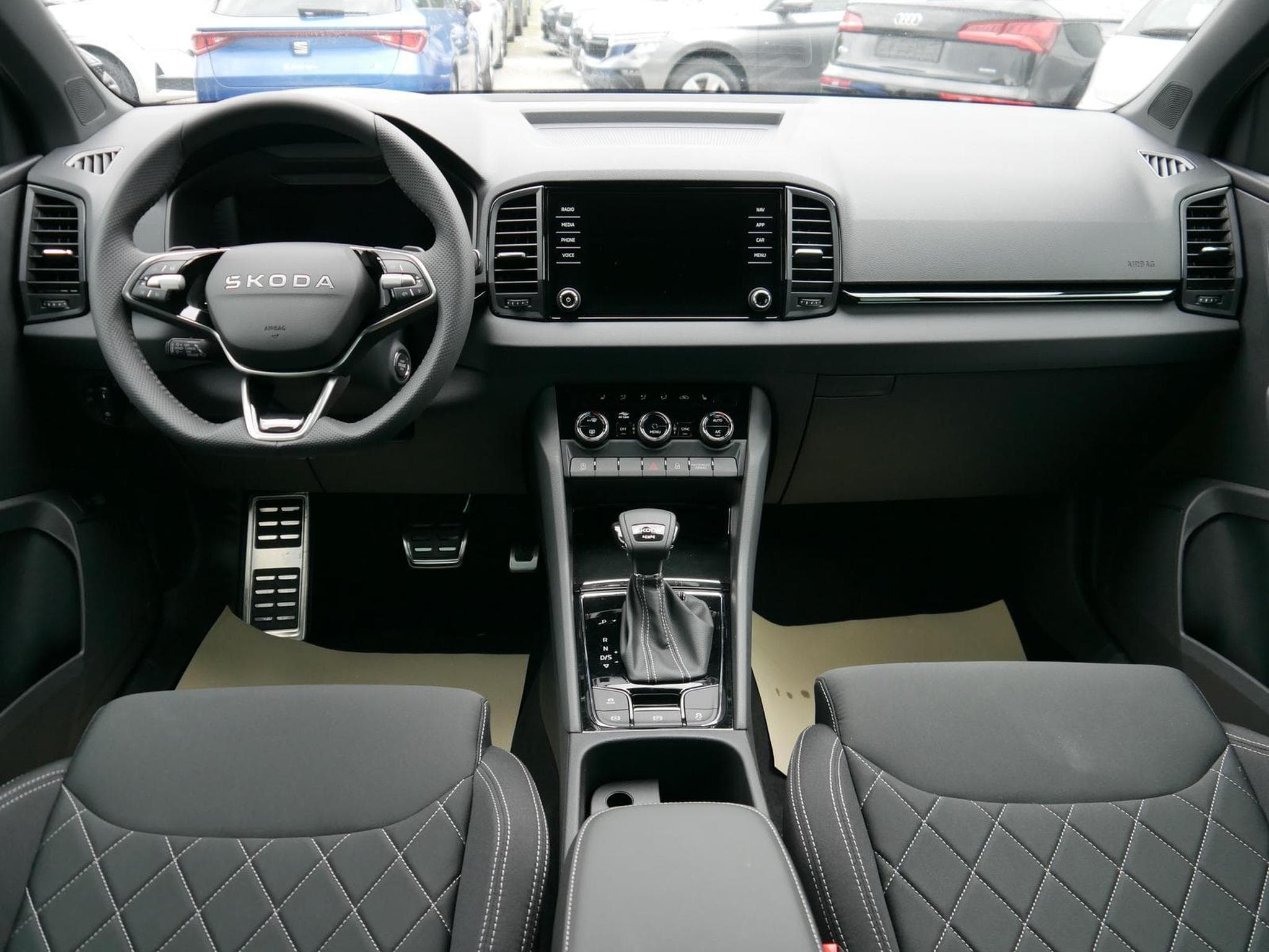 Skoda Karoq Sportline 2.0 TSI 4x4 DSG (2026) - Photo 9