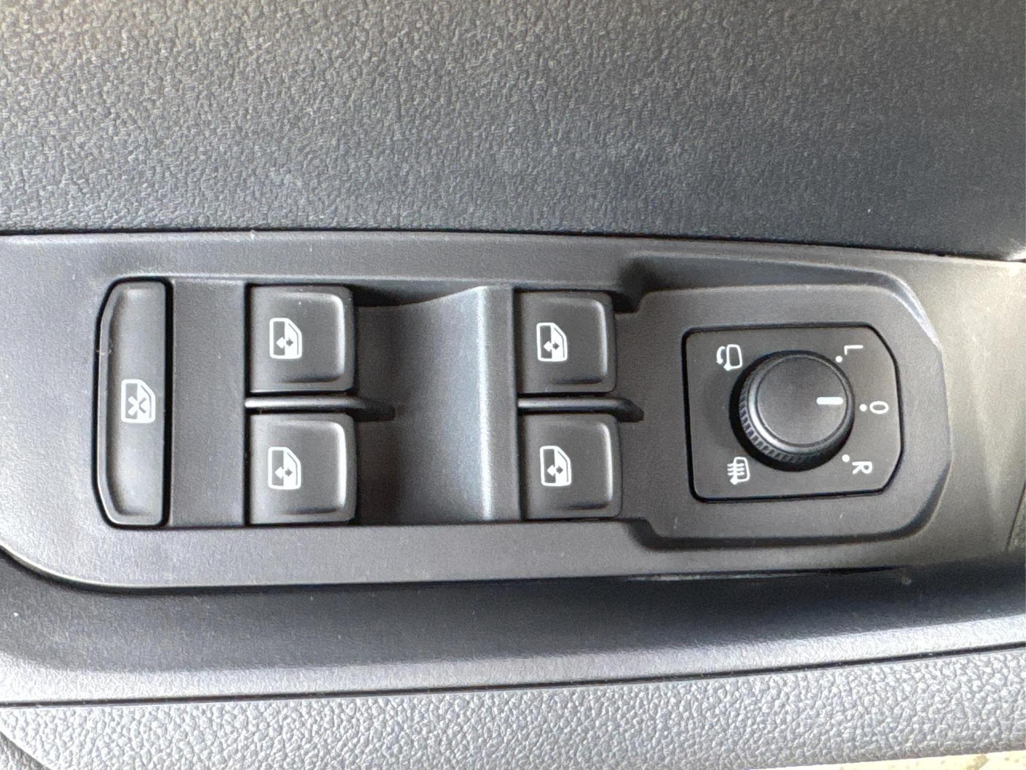 Skoda Karoq Selection (2026) - Foto 23