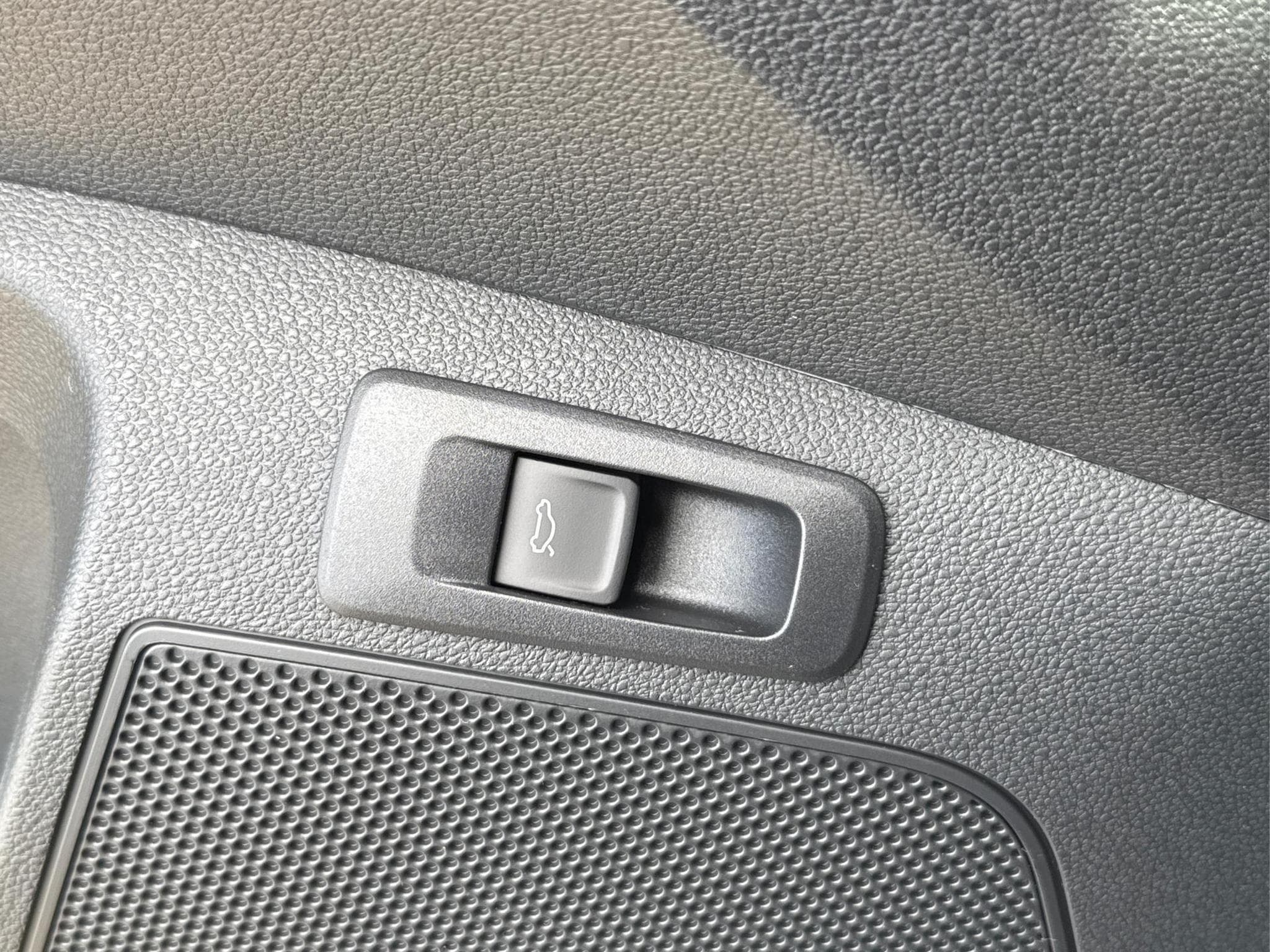 Skoda Karoq Selection (2026) - Foto 24