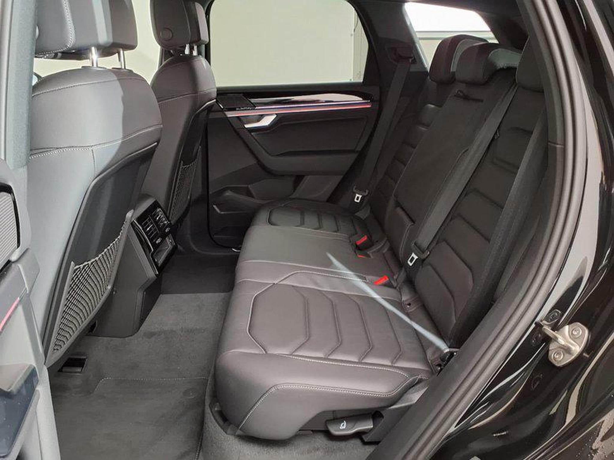 VW Touareg R-Line 3.0 TDI 8-Gang-Automatik 4MOTION (2026) - Foto 10