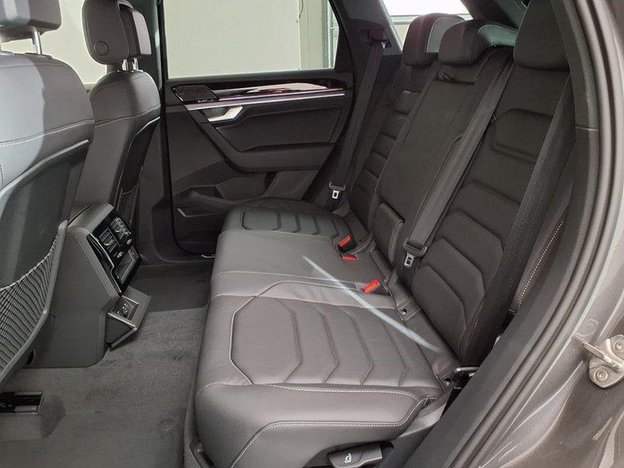 VW Touareg R-Line 3.0 TDI 8-Gang-Automatik 4MOTION (2026) - Foto 10