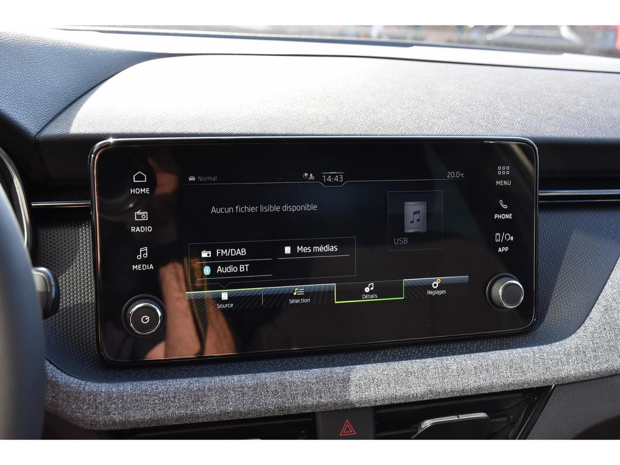 Skoda Kamiq 1.0 TSI 116 DSG Selection REGUL SMARTLINK CAM KEYLESS NEUF (2025) - Photo 10