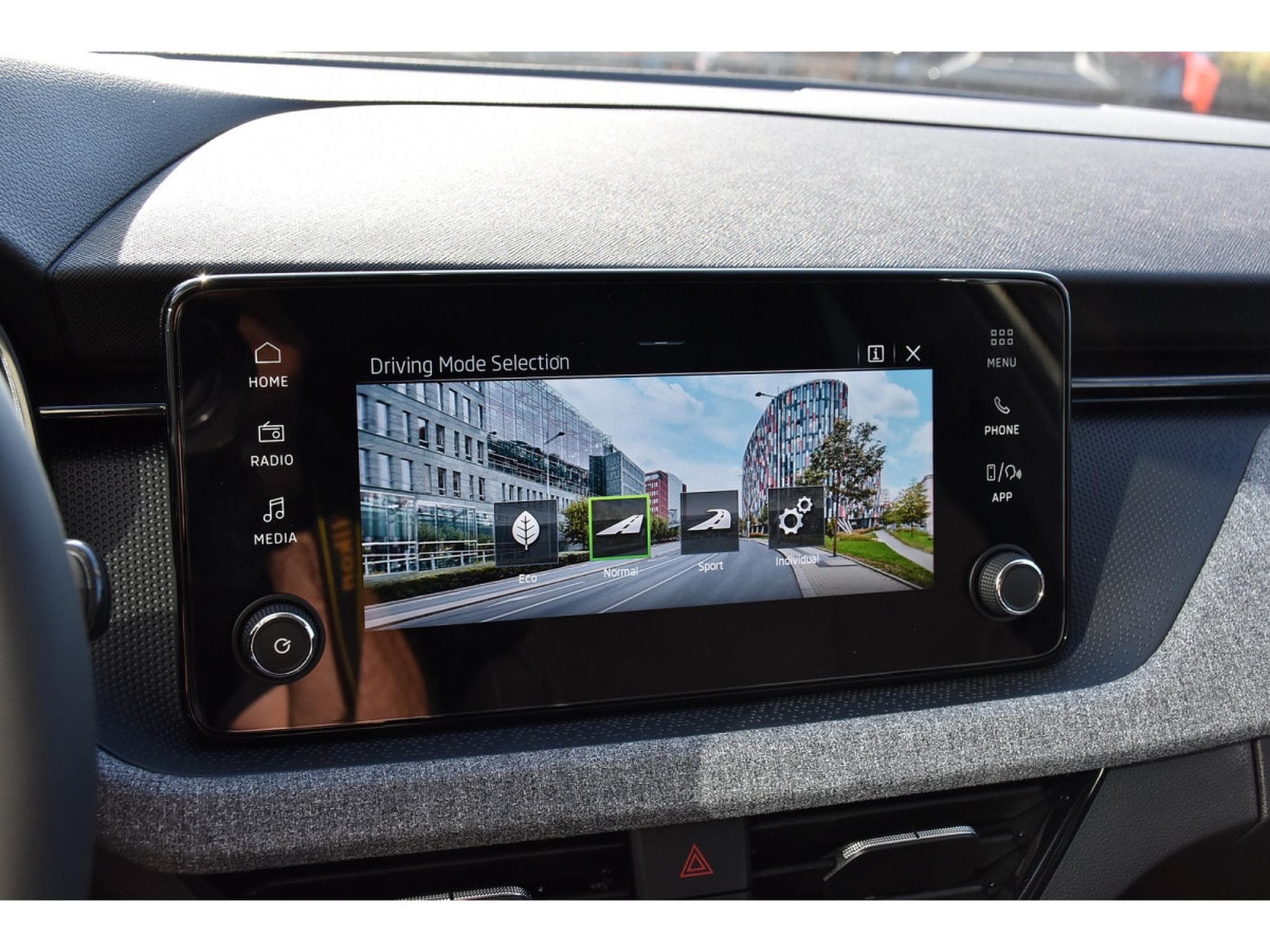 Skoda Kamiq 1.0 TSI 116 DSG Selection REGUL SMARTLINK CAM KEYLESS NEUF (2025) - Photo 14