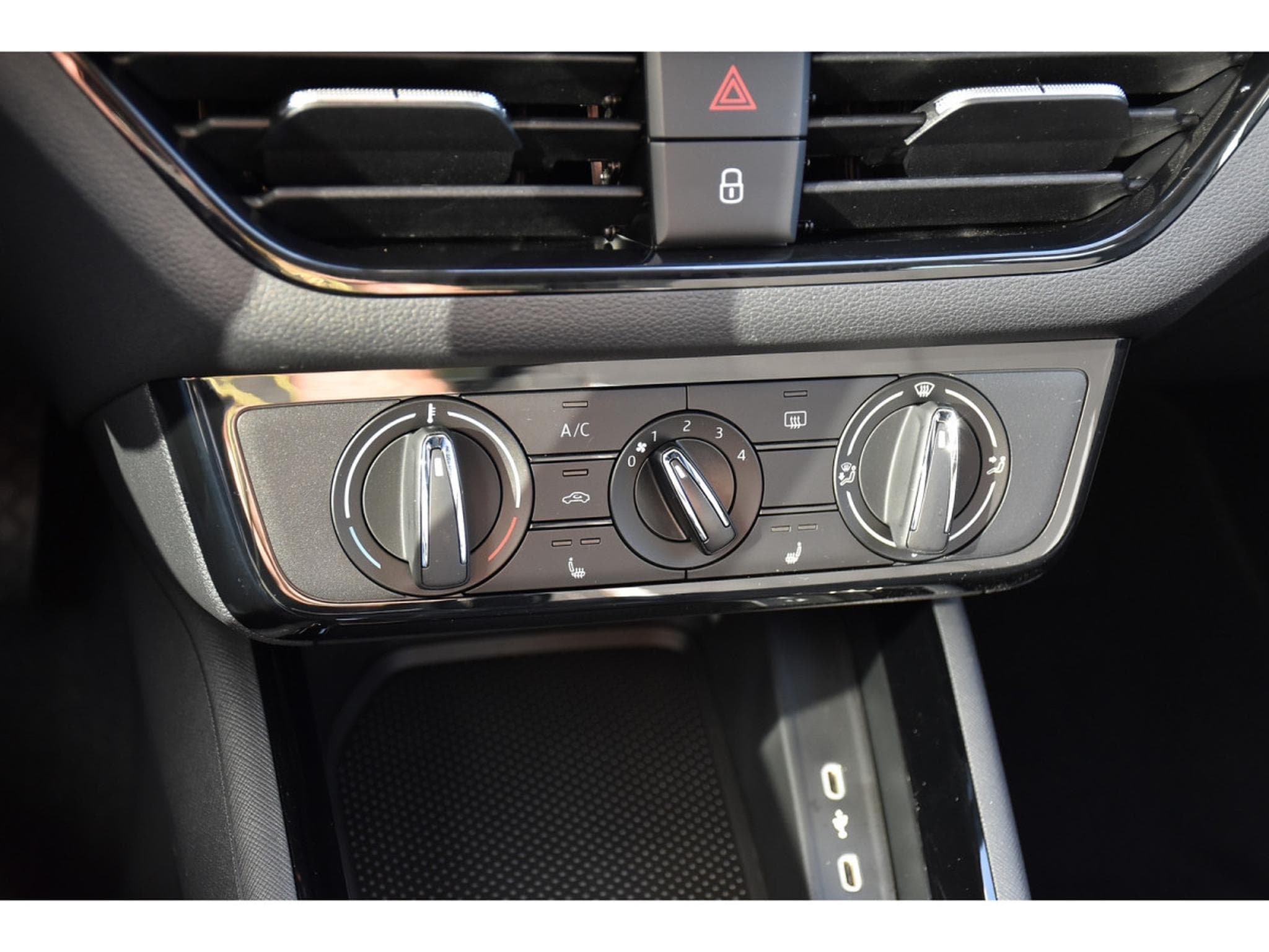 Skoda Kamiq 1.0 TSI 116 DSG Selection REGUL SMARTLINK CAM KEYLESS NEUF (2025) - Photo 16