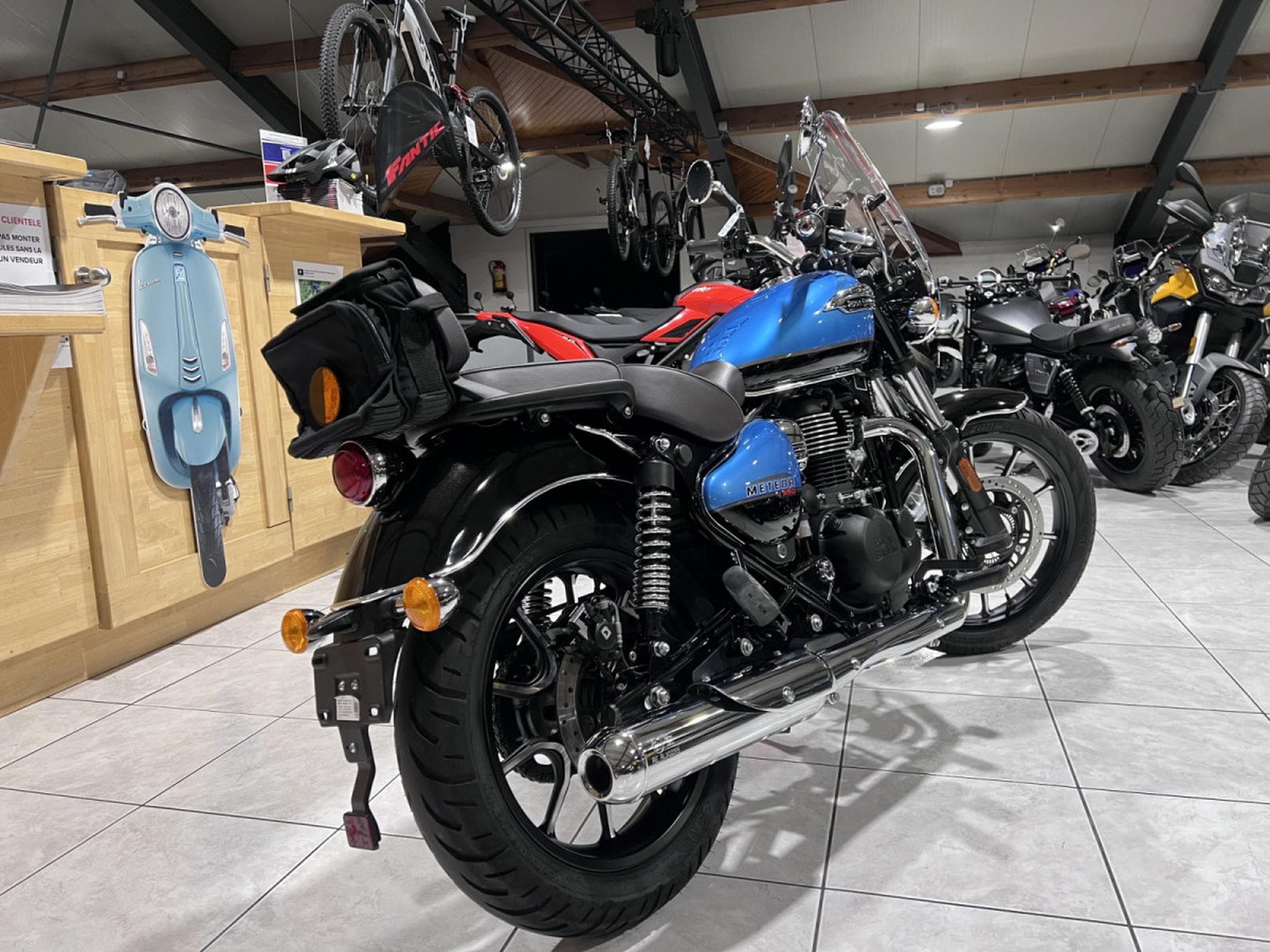 Royal Enfield Meteor Super Nova (2022) - Photo 3