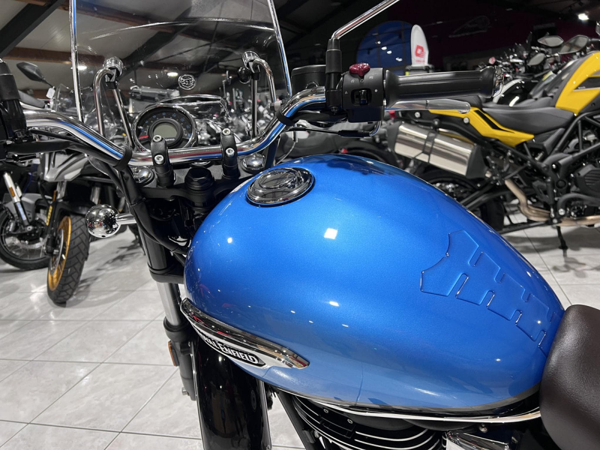 Royal Enfield Meteor Super Nova (2022) - Photo 6