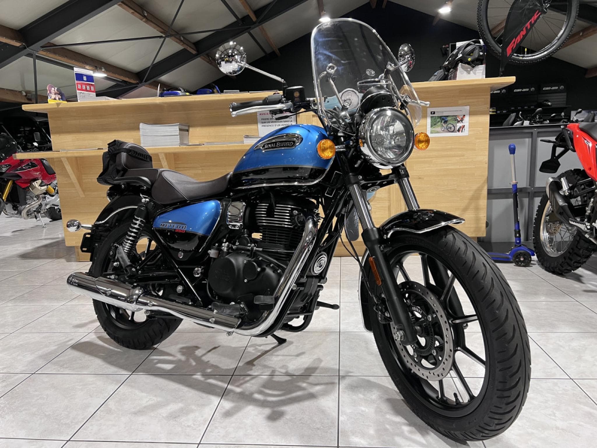 Royal Enfield Meteor Super Nova (2022) - Photo 7