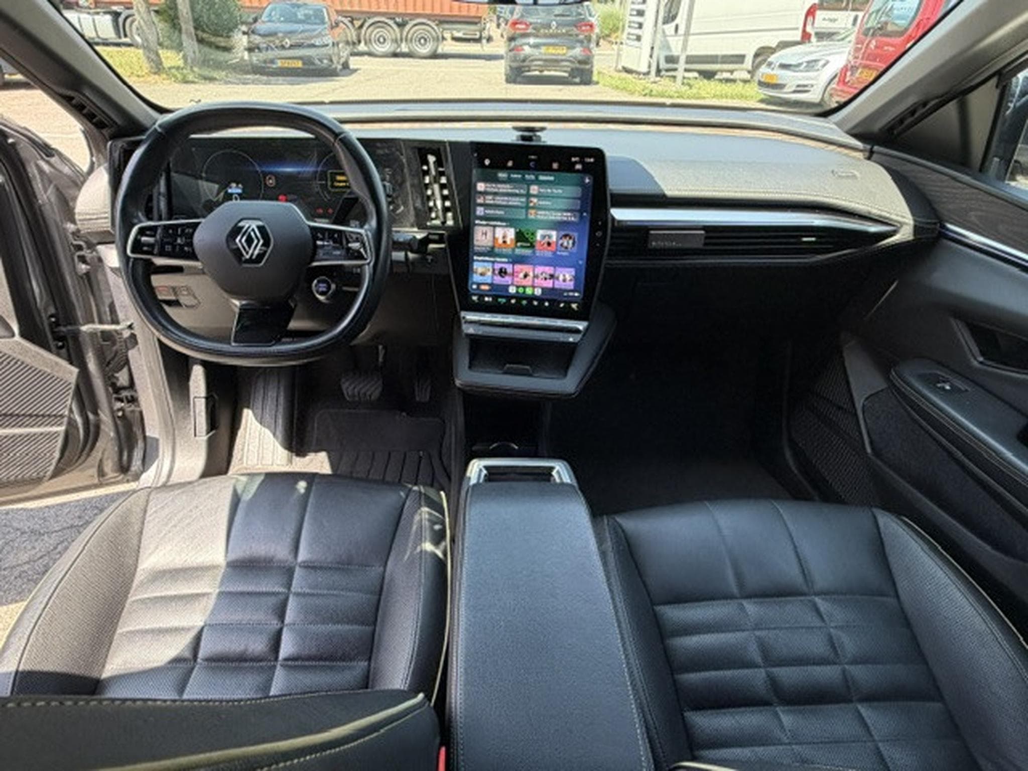 Renault Megane E-TECH ICONIC EV 60 (2022) - Photo 8